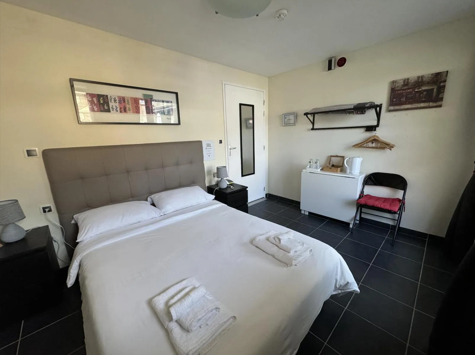 Bed in Hôtel de France et de Russie