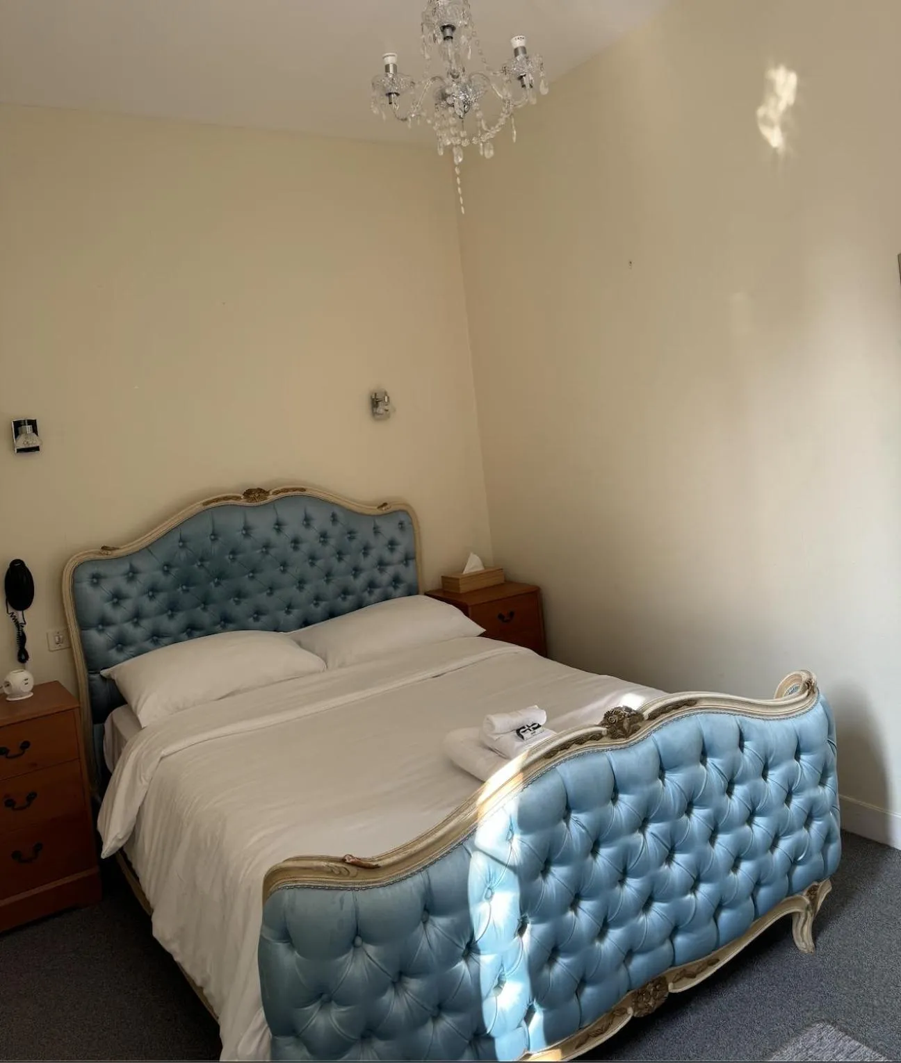 Bed in Hôtel de France et de Russie