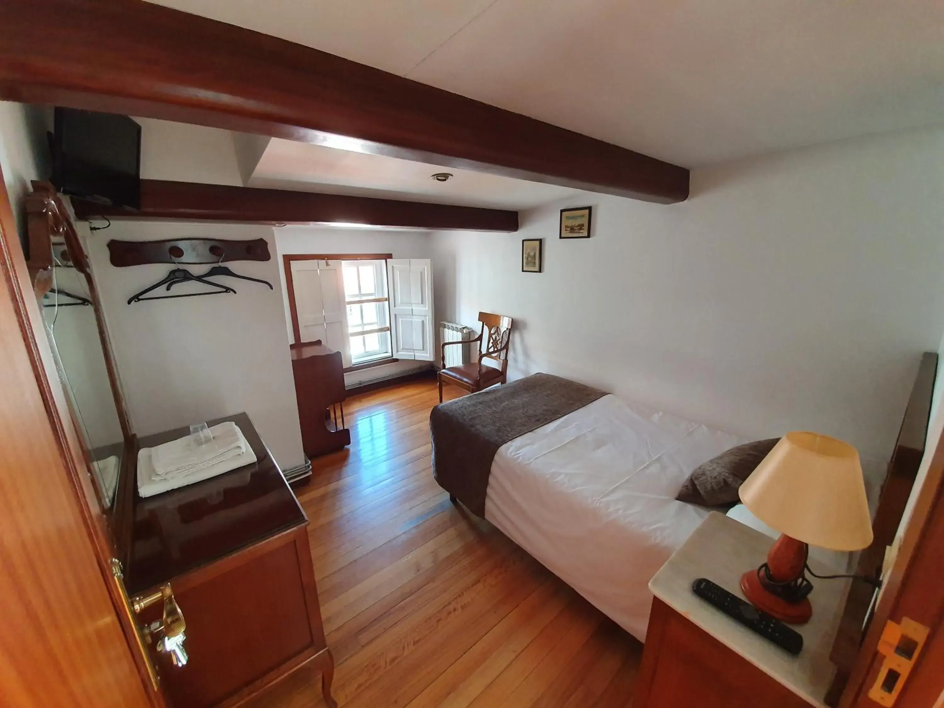 Standard Single Room with Shared Bathroom - single occupancy in Hostal Giadás Standard Single Room with Shared Bathroom - single occupancy in Hostal Giadás