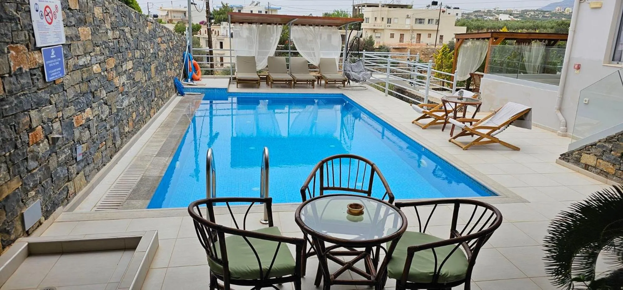 Swimming pool in Asterisuites