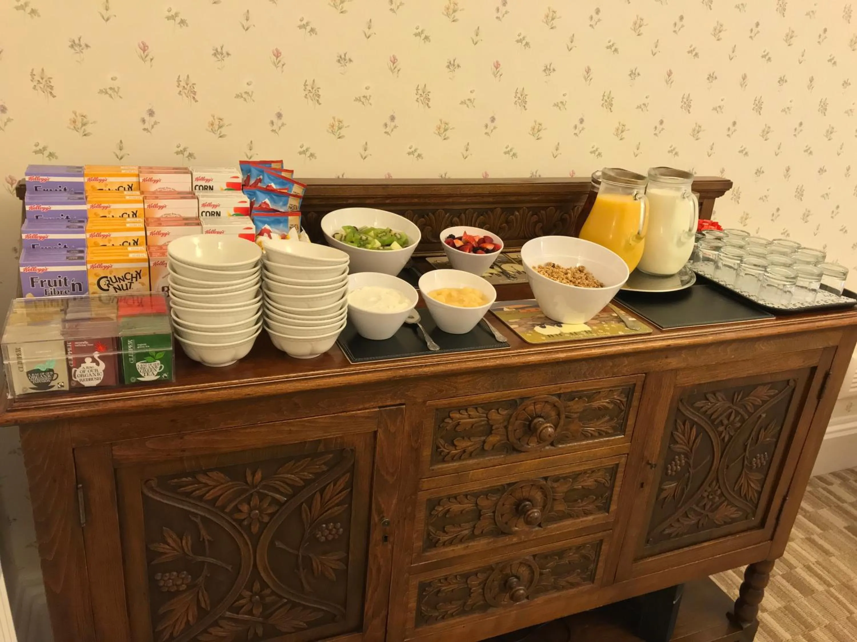 Breakfast in Crow How Country Guest House