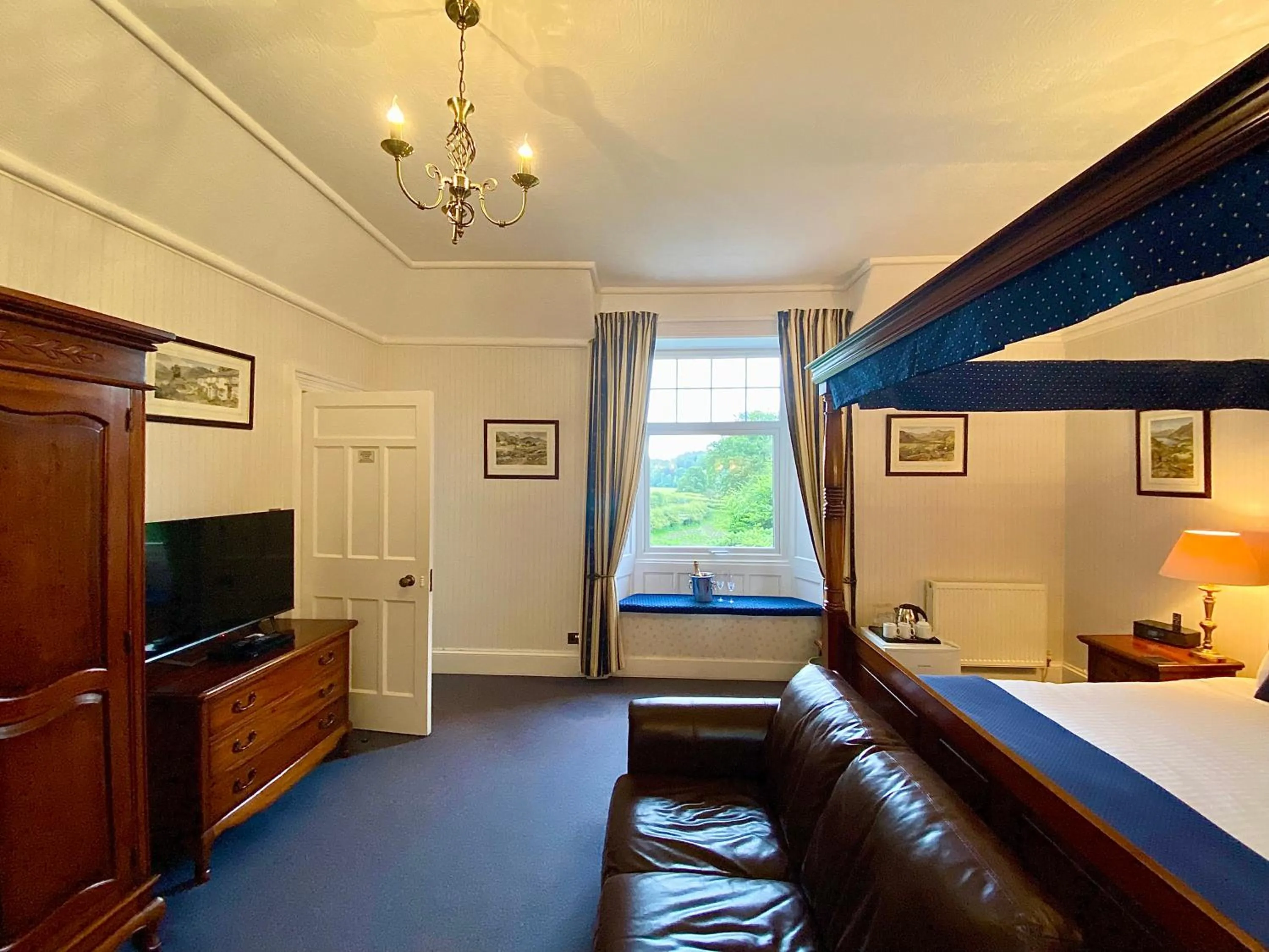 Photo of the whole room, Bed in Crow How Country Guest House