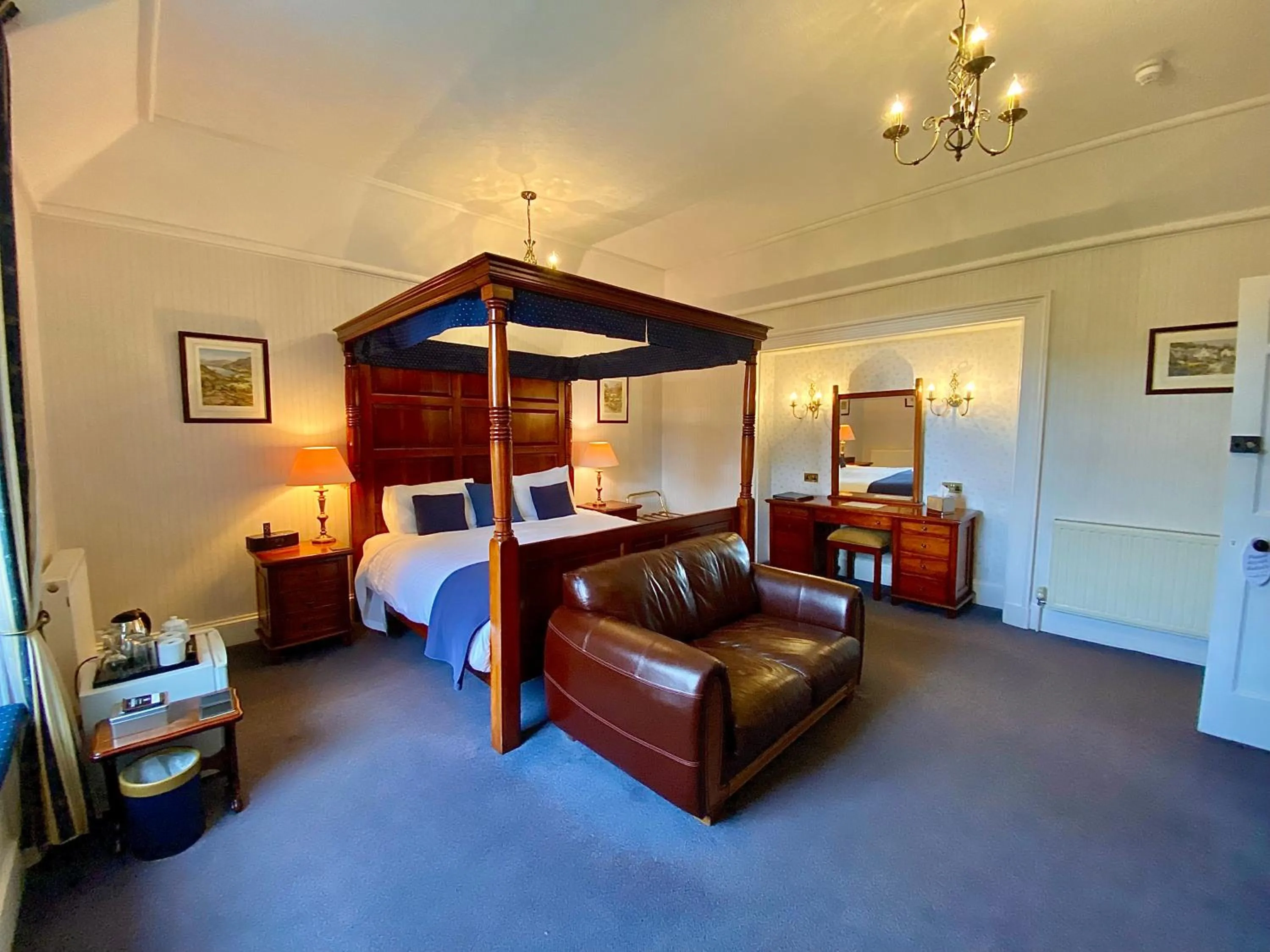 Bedroom, Bed in Crow How Country Guest House