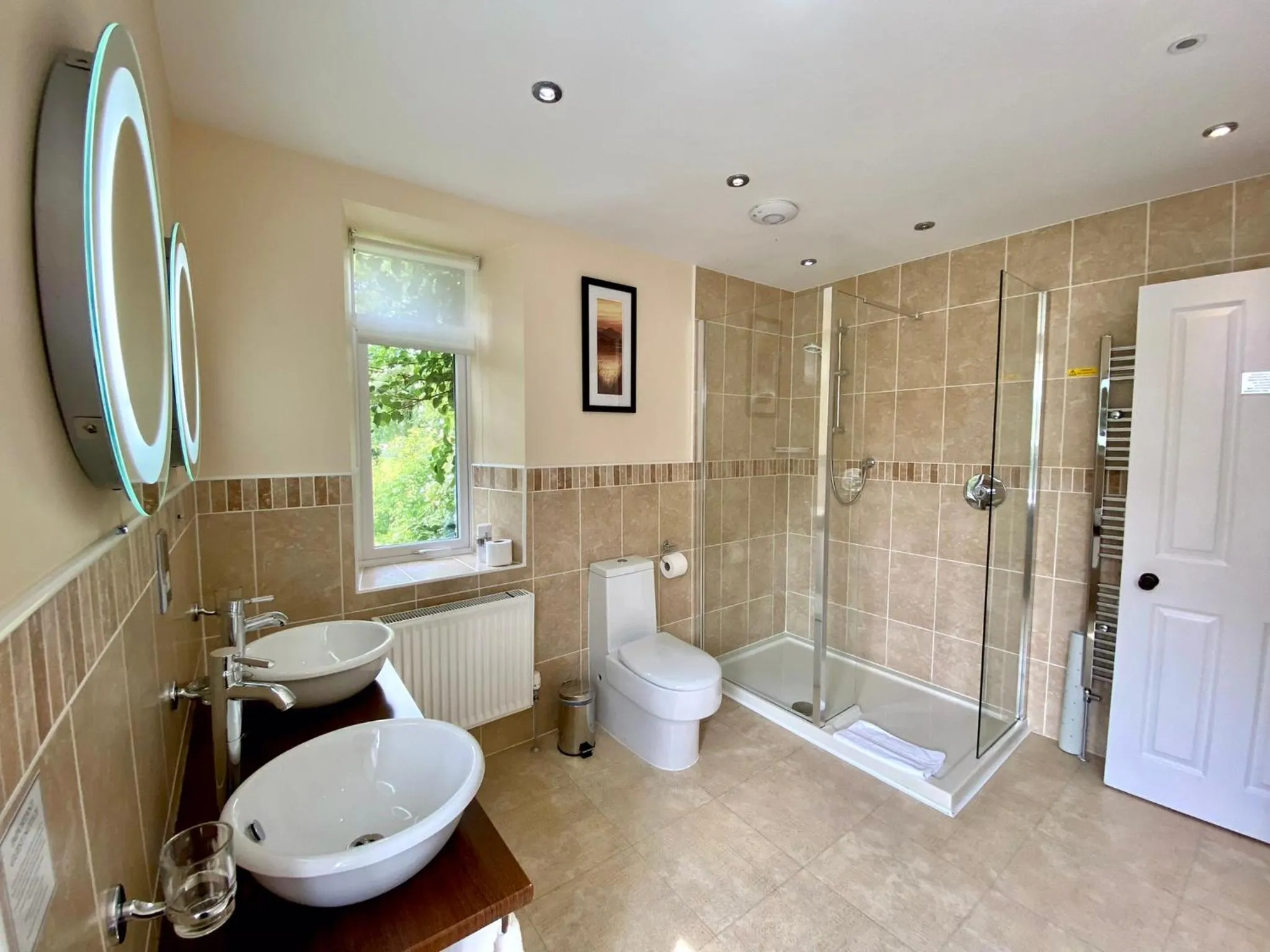 Bathroom in Crow How Country Guest House