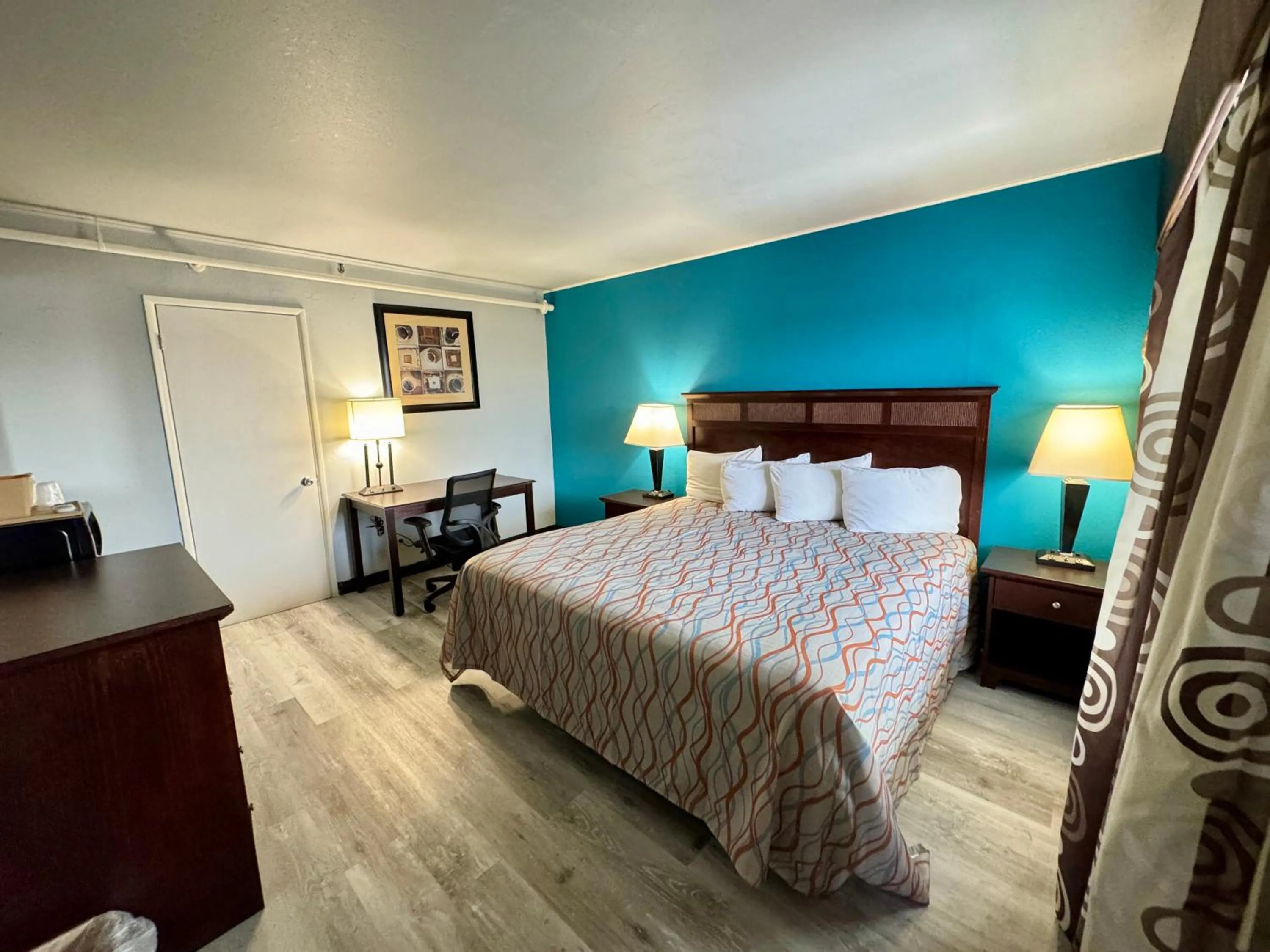 Bedroom, Bed in Nampa Downtown Inn