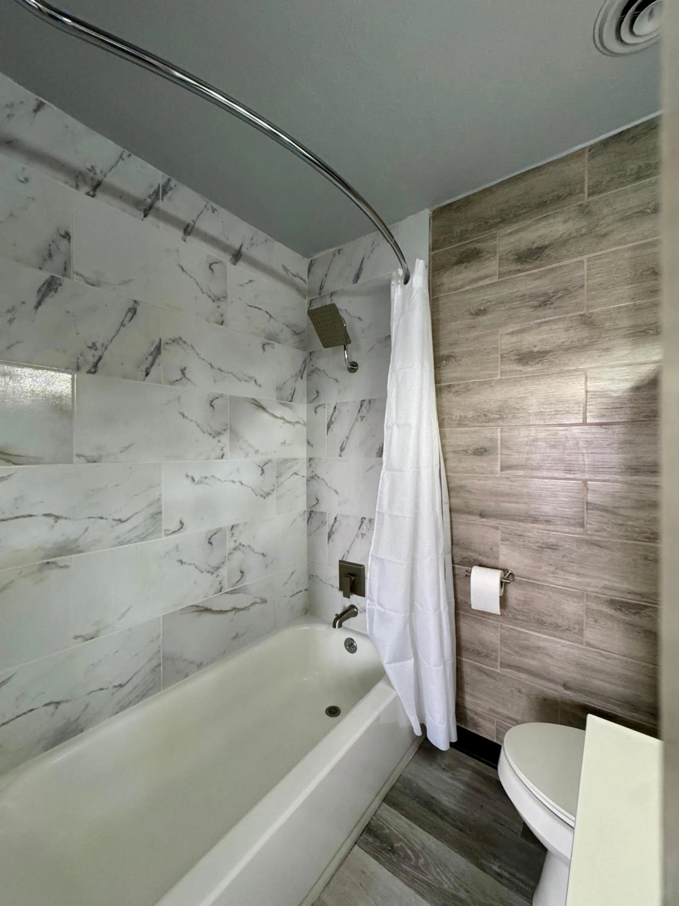 Bathroom in Nampa Downtown Inn