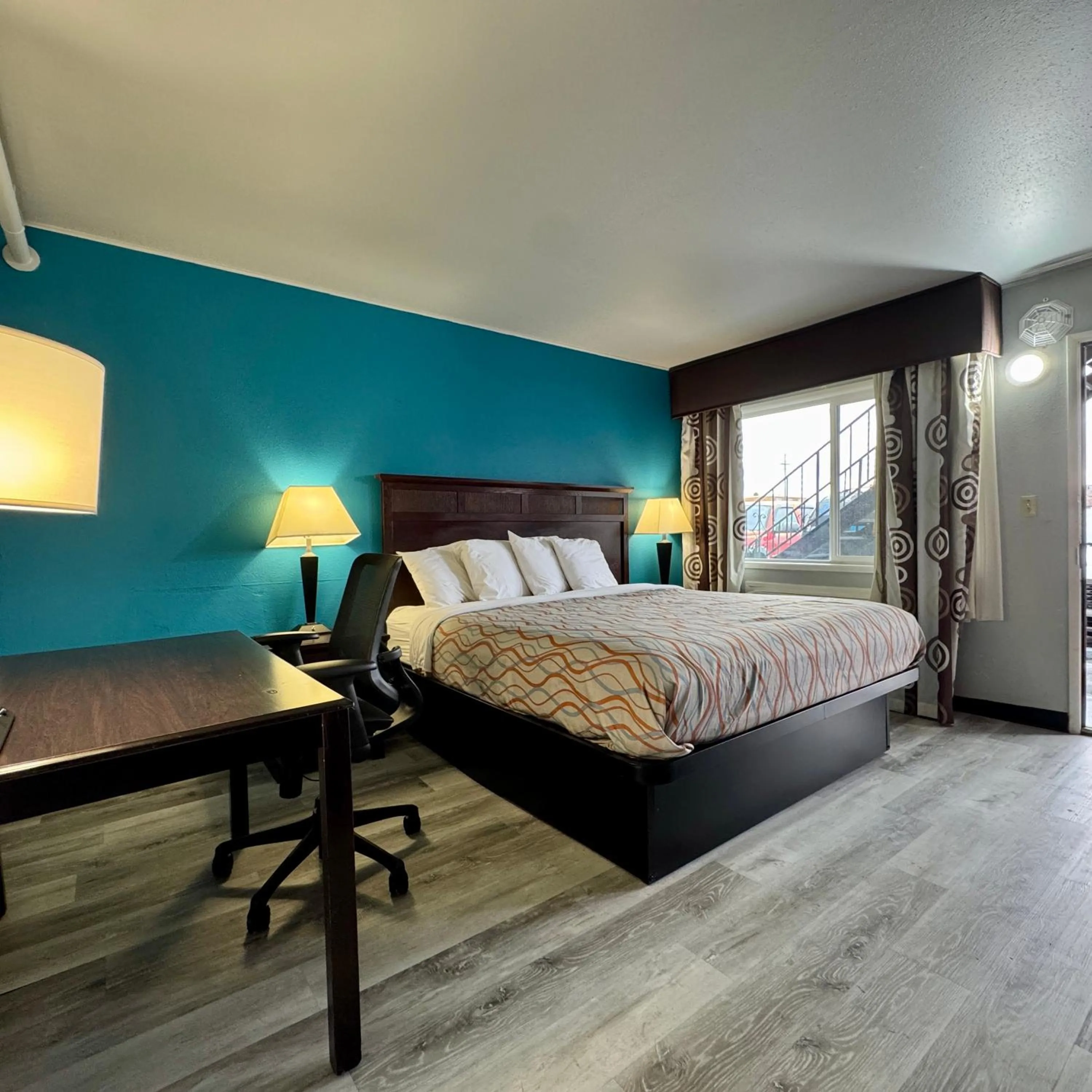 Bed in Nampa Downtown Inn