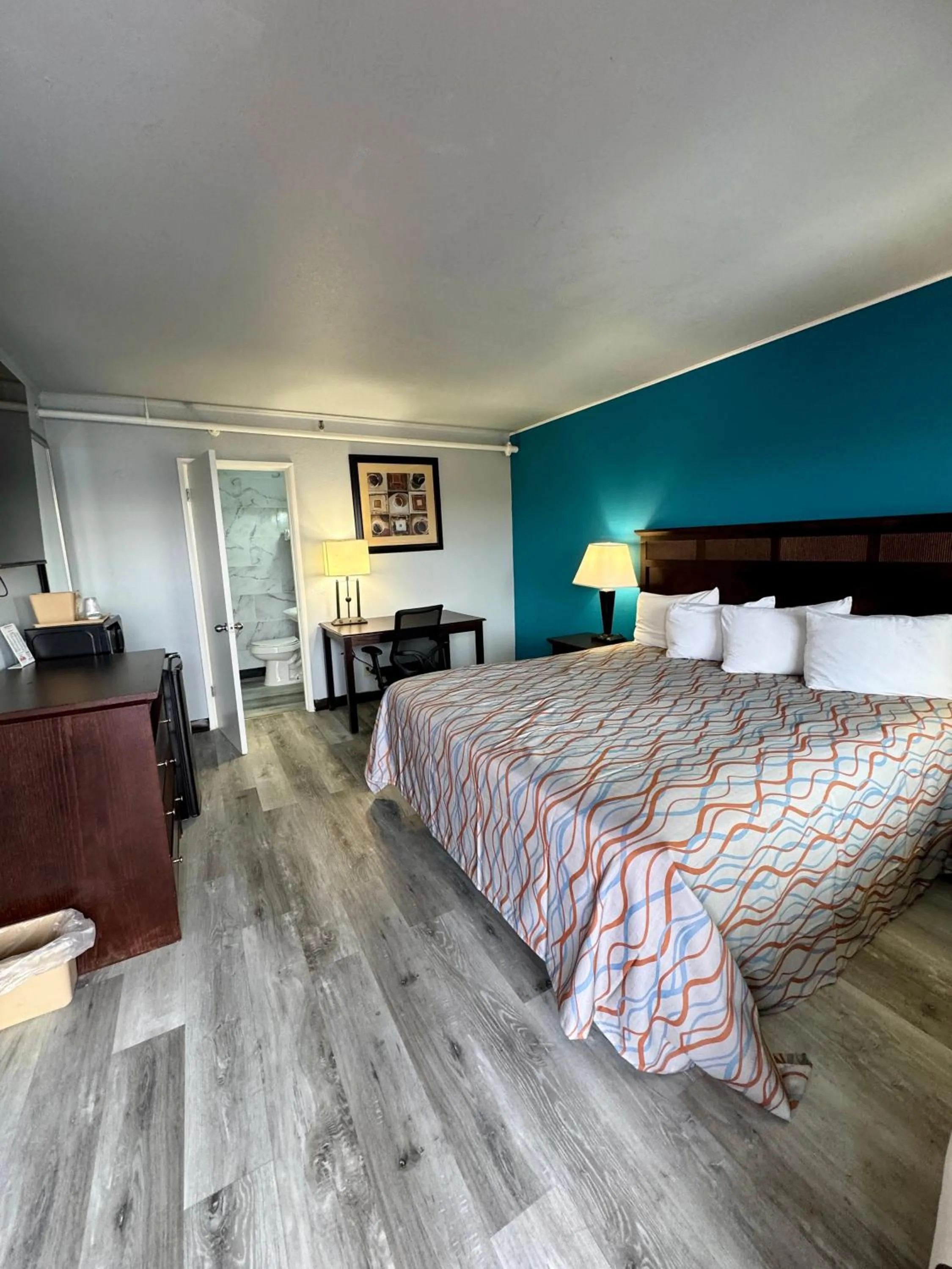 Bedroom, Bed in Nampa Downtown Inn