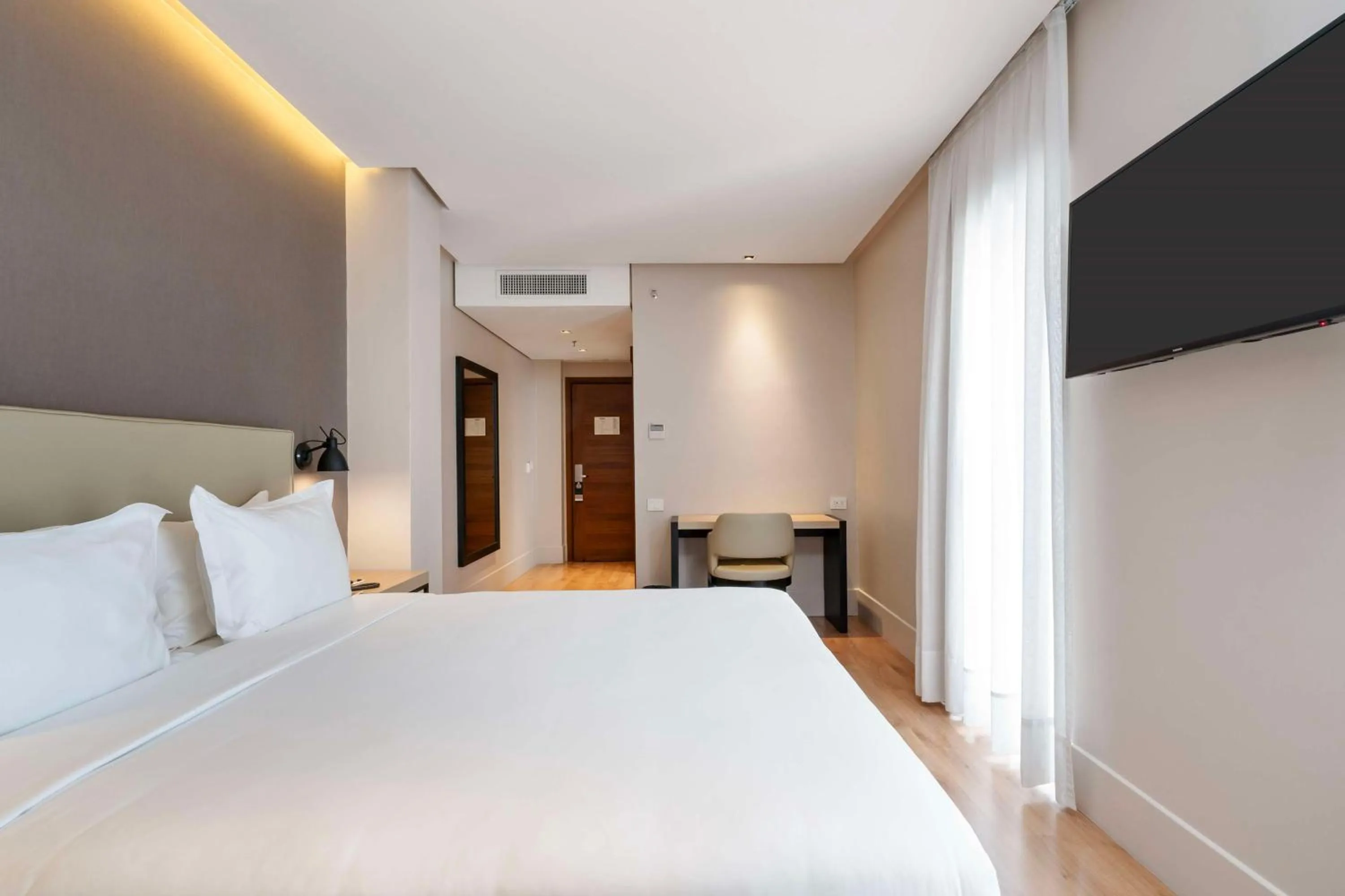 Bedroom, Bed in Palmaroga Hotel Asuncion, Tapestry Collection by Hilton