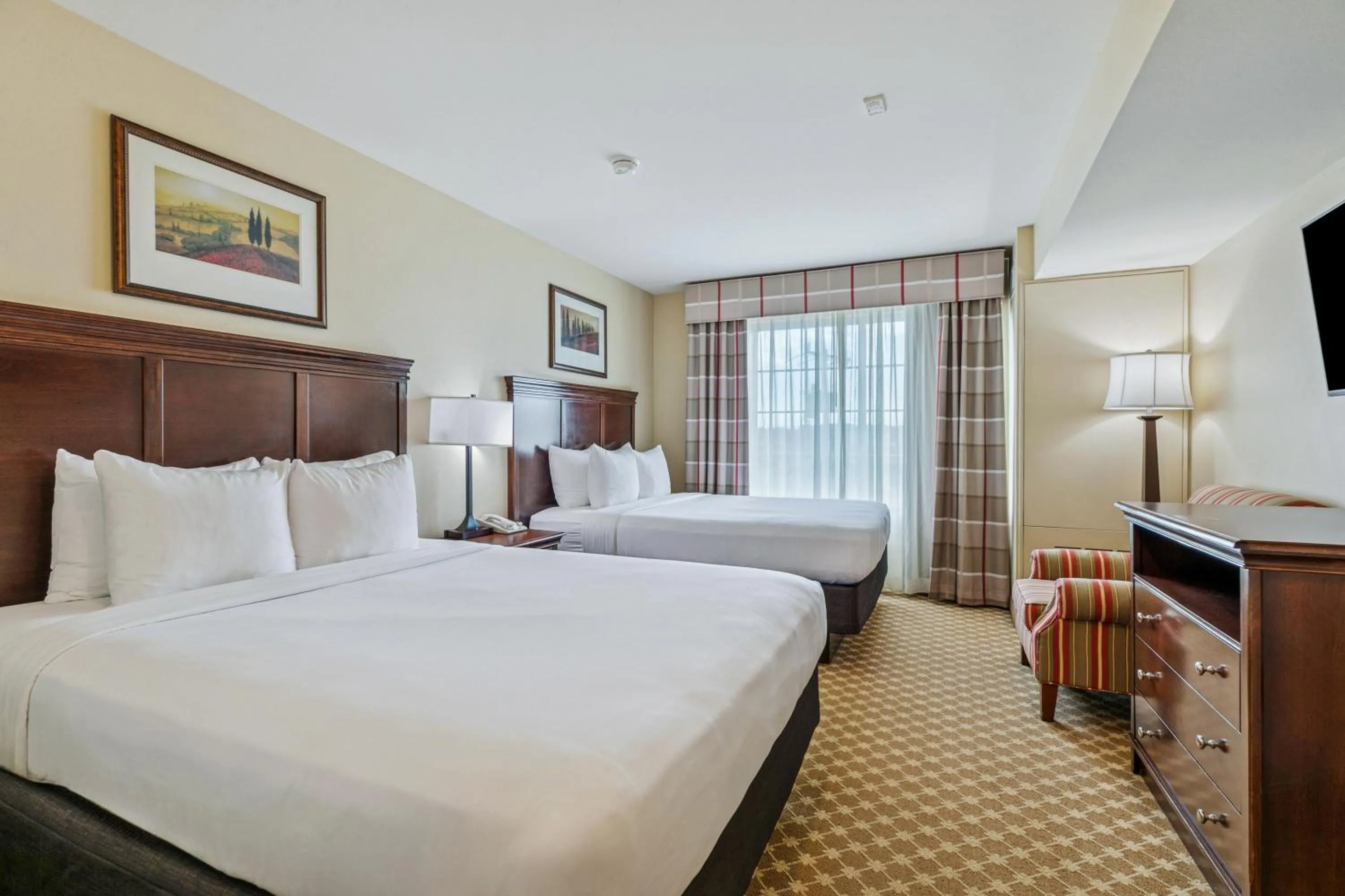 Bed in Country Inn & Suites by Radisson, Covington, LA