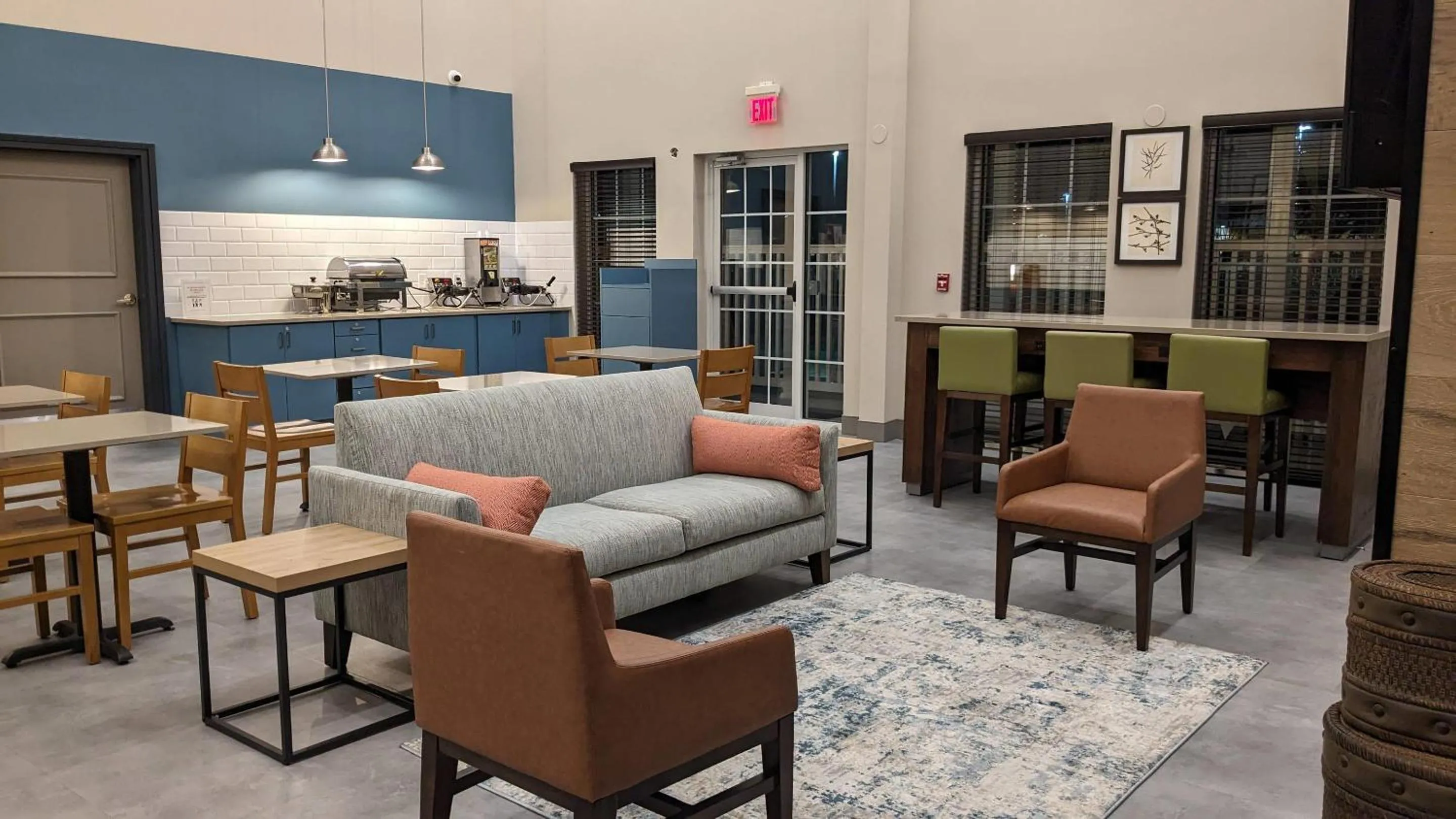 Breakfast in Country Inn & Suites by Radisson, Covington, LA