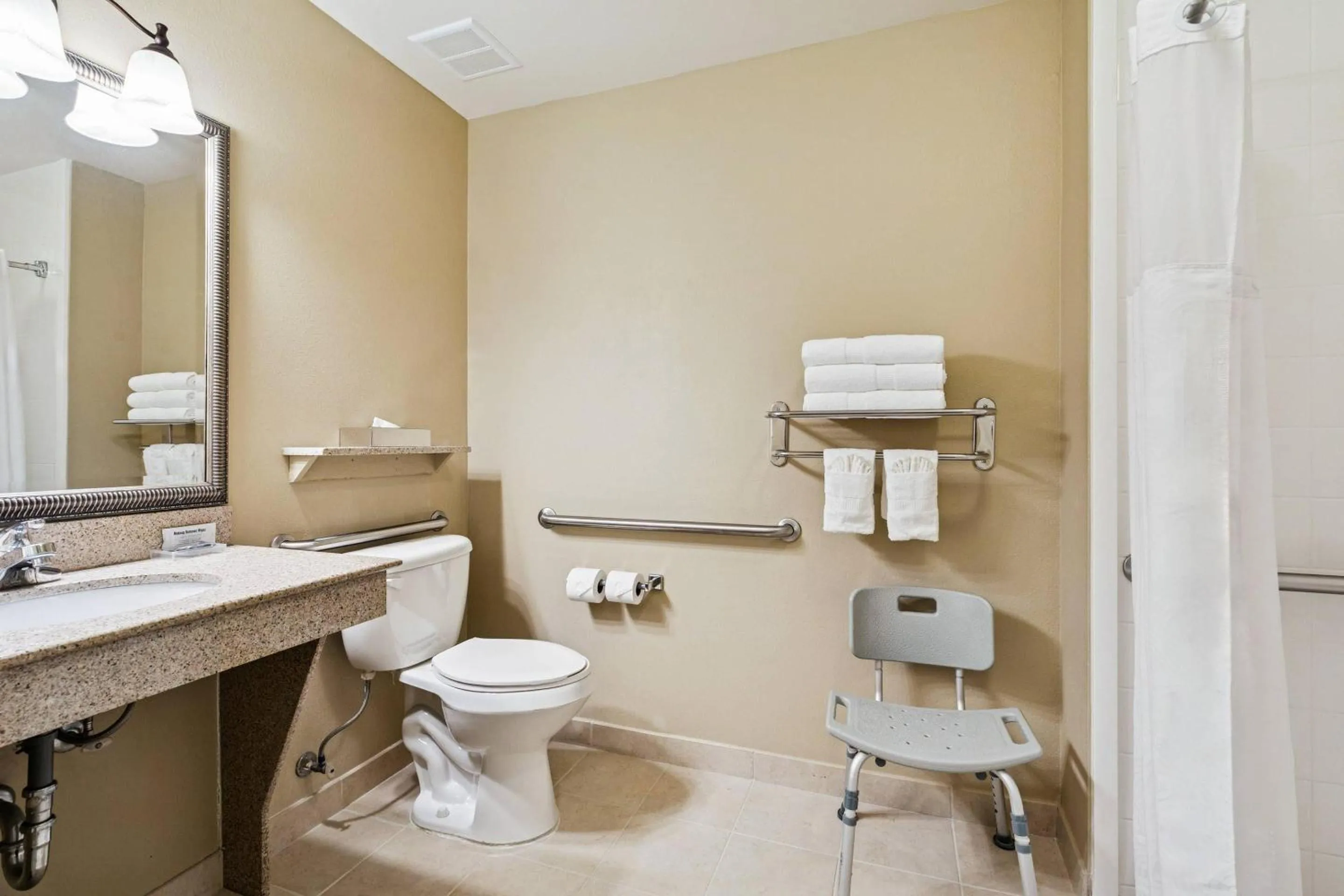 Bedroom in Country Inn & Suites by Radisson, Covington, LA