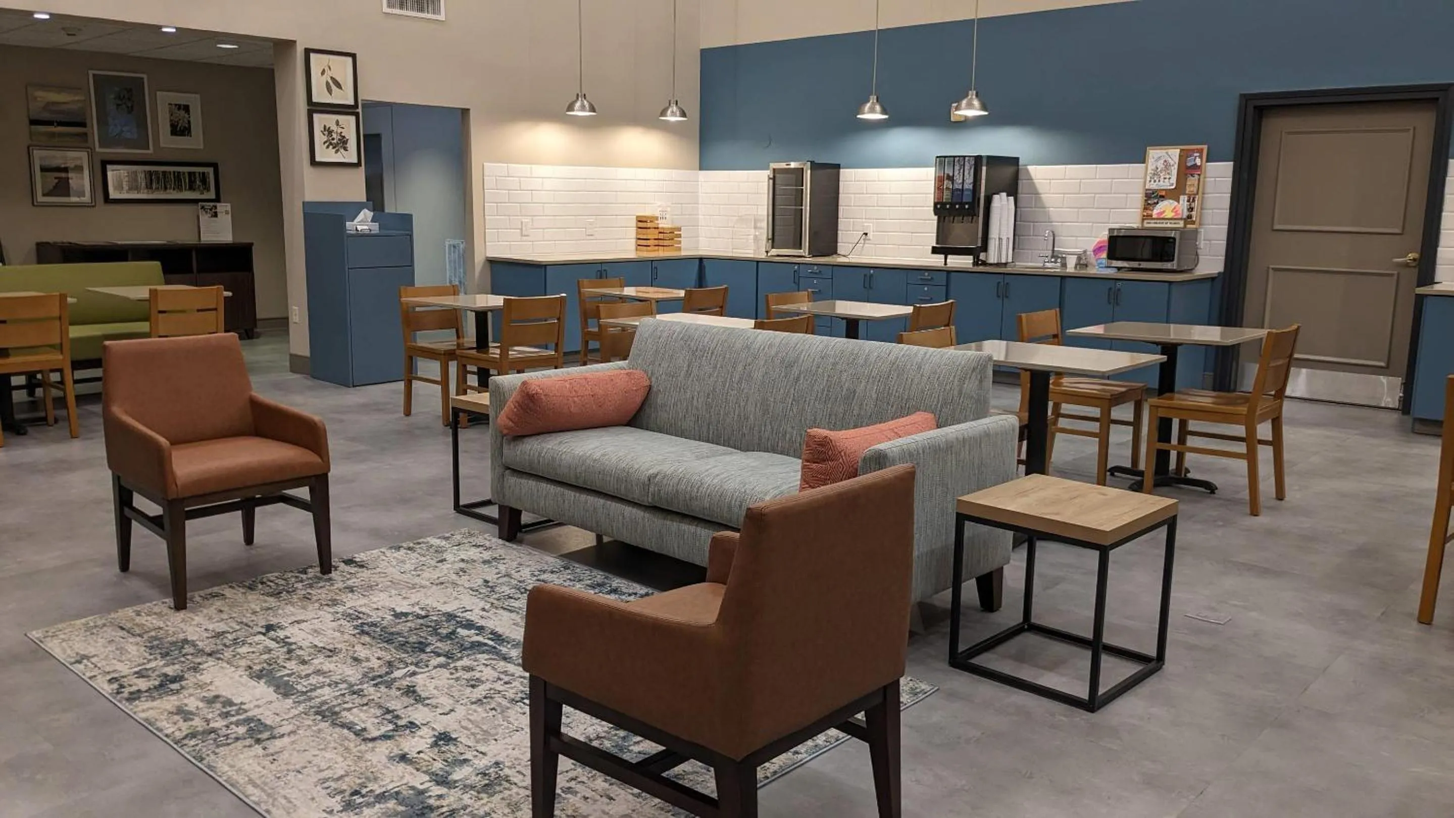 Breakfast in Country Inn & Suites by Radisson, Covington, LA