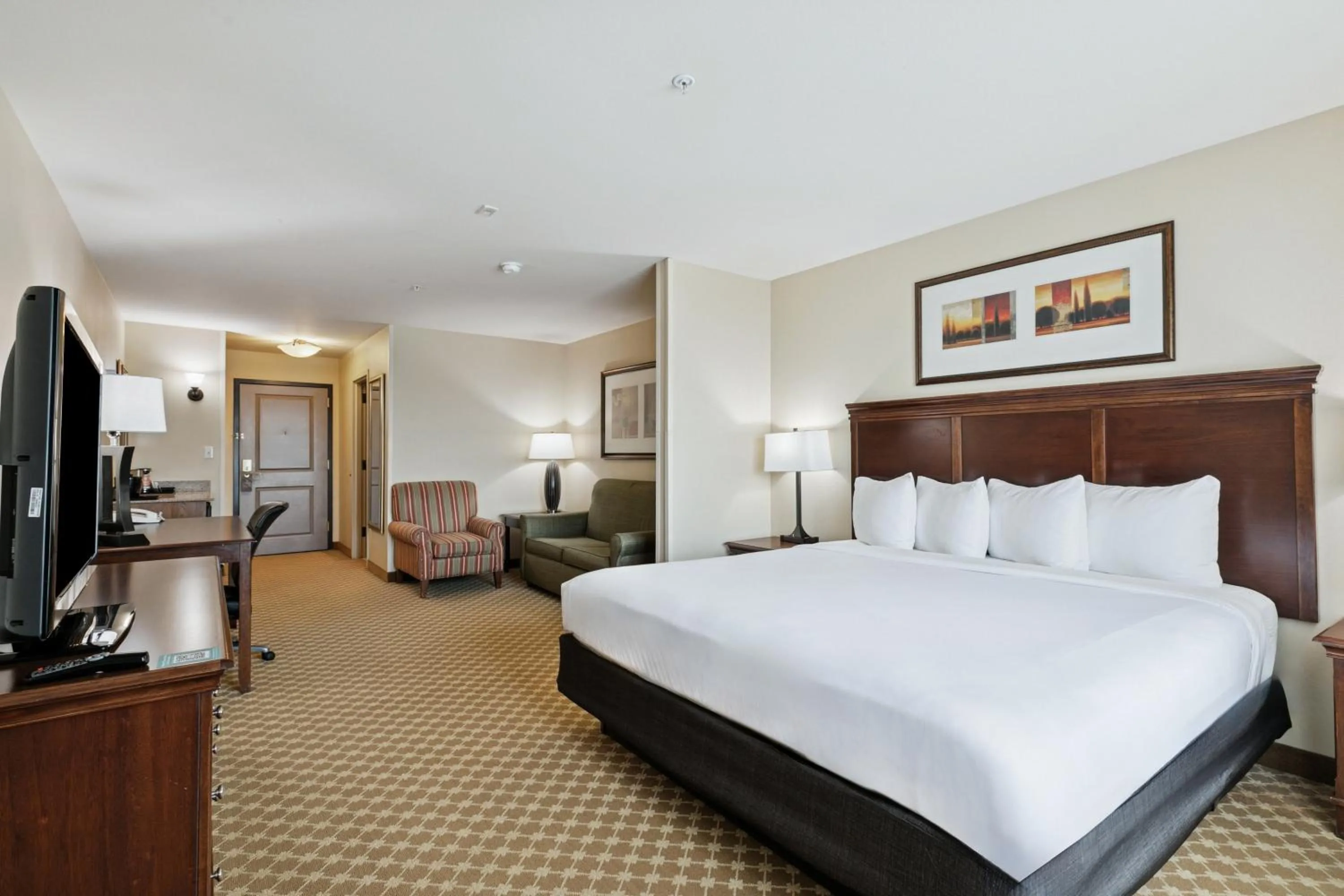 Bed in Country Inn & Suites by Radisson, Covington, LA