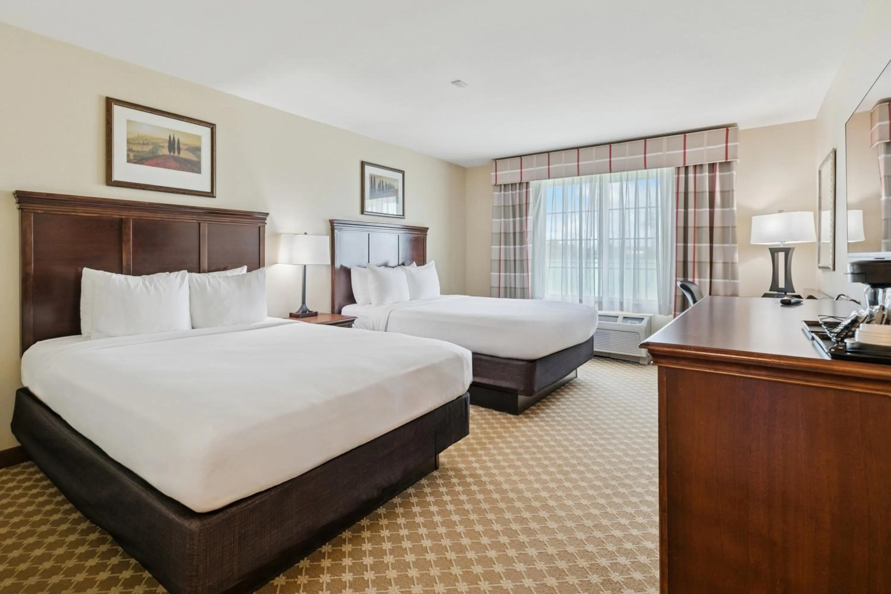 Bed in Country Inn & Suites by Radisson, Covington, LA