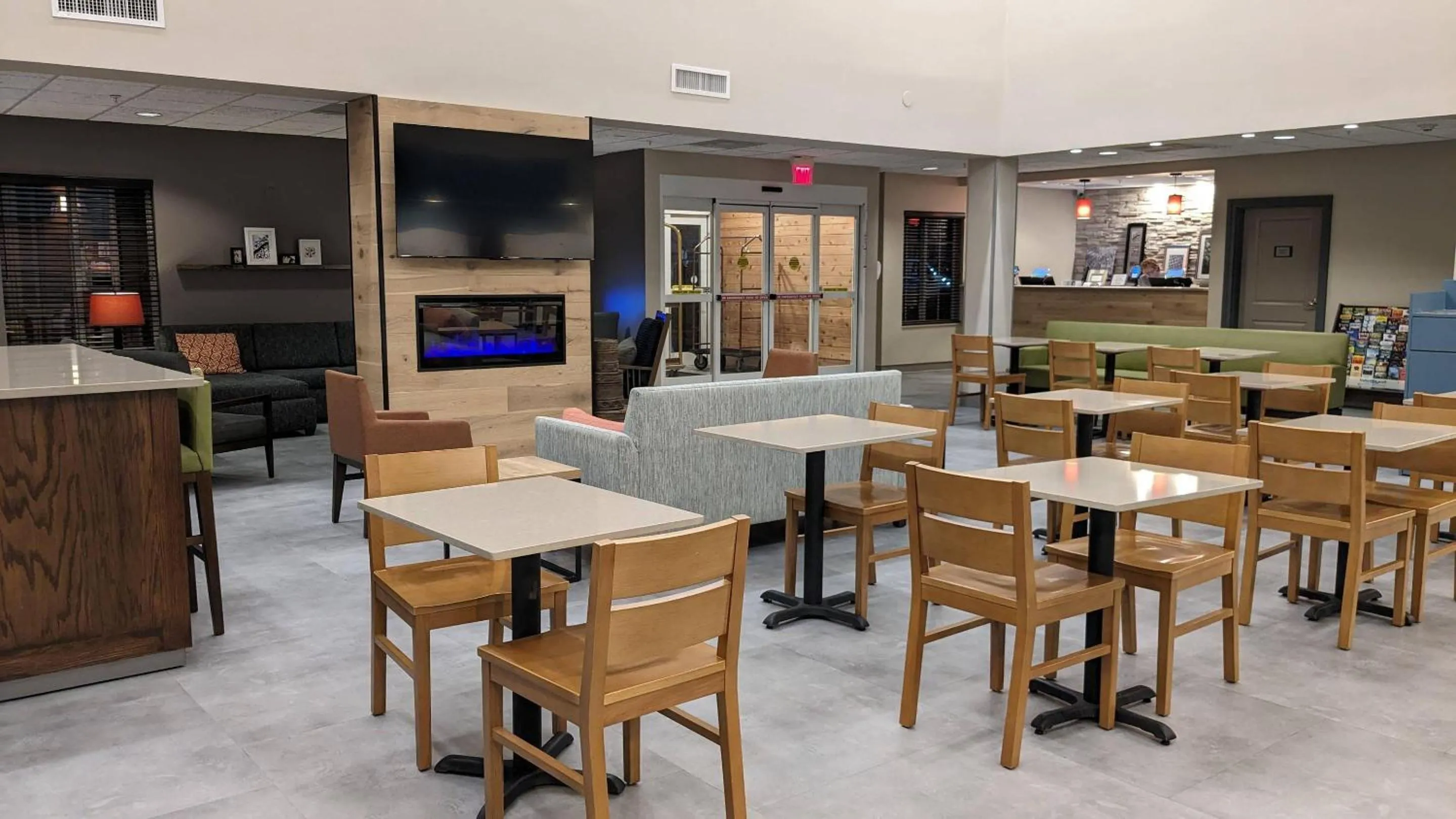 Lobby or reception in Country Inn & Suites by Radisson, Covington, LA