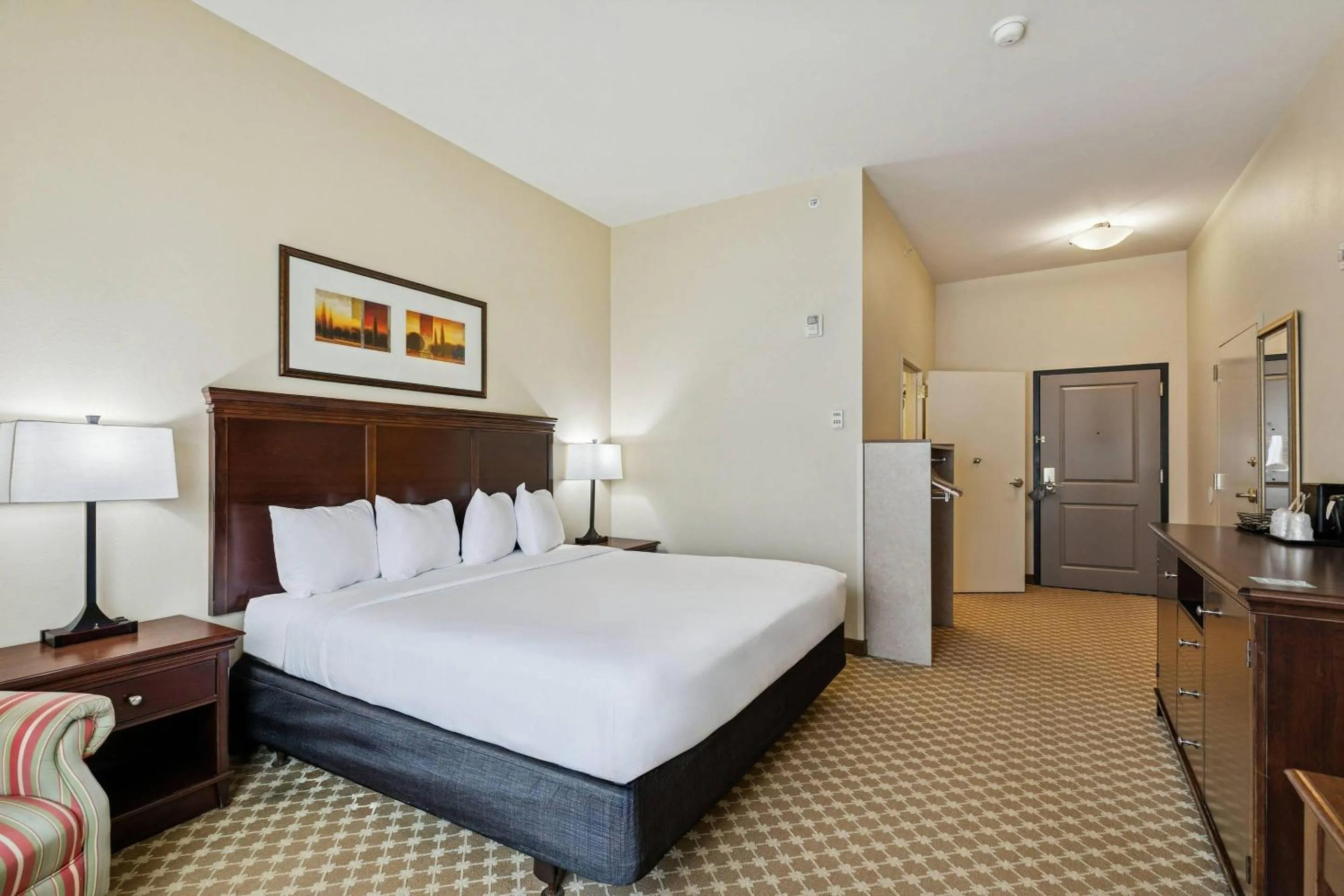 Bedroom, Bed in Country Inn & Suites by Radisson, Covington, LA