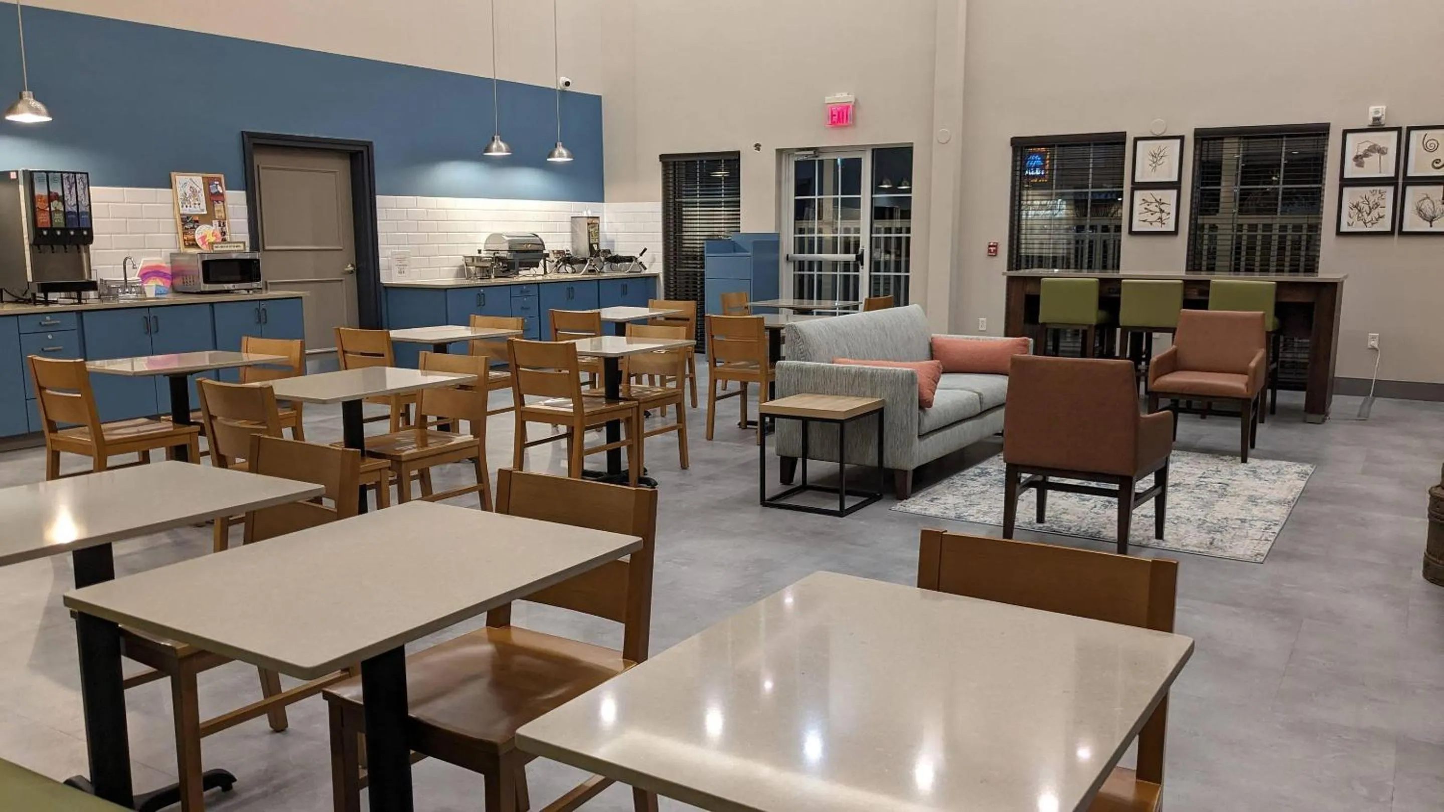 Breakfast in Country Inn & Suites by Radisson, Covington, LA