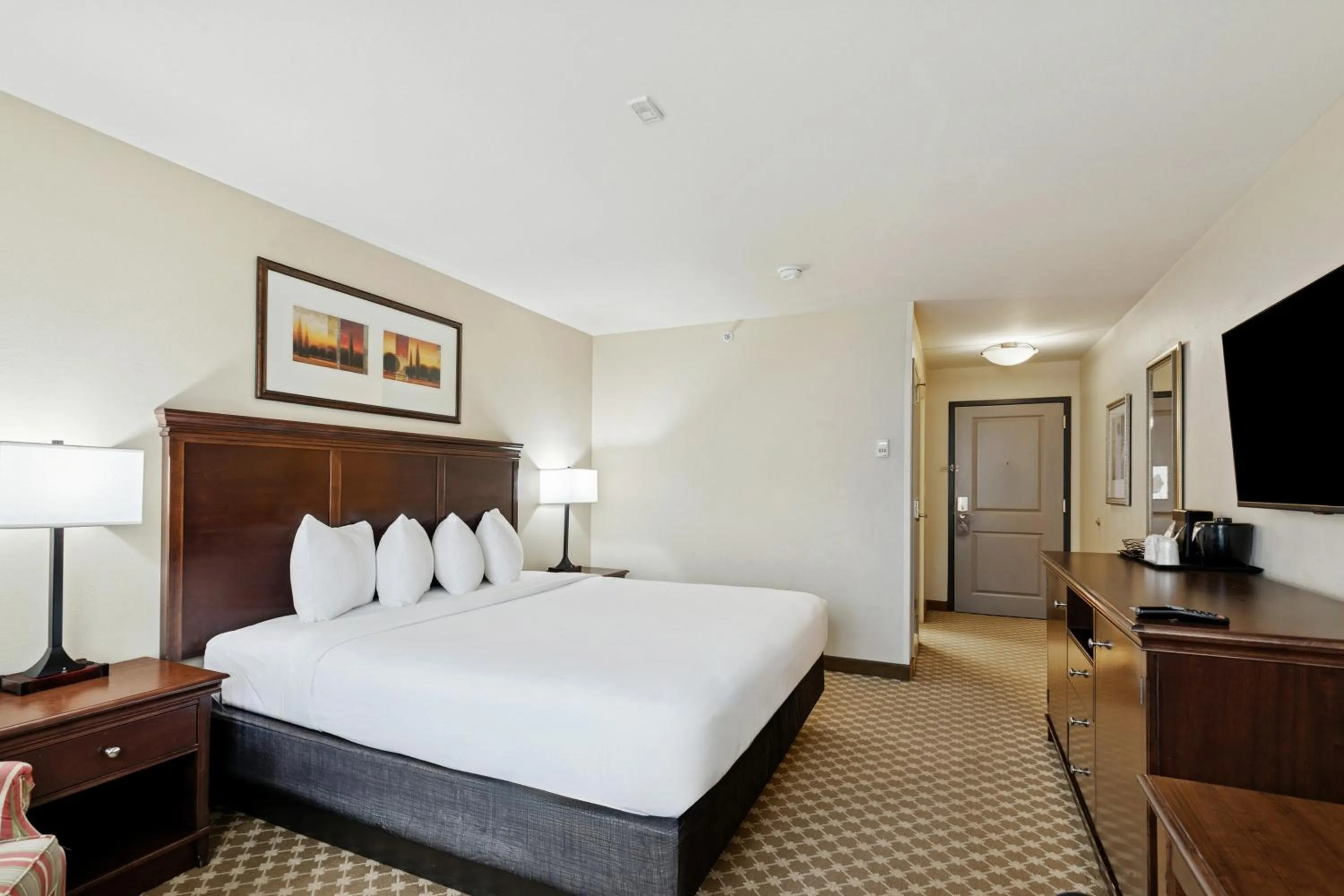 Bed in Country Inn & Suites by Radisson, Covington, LA