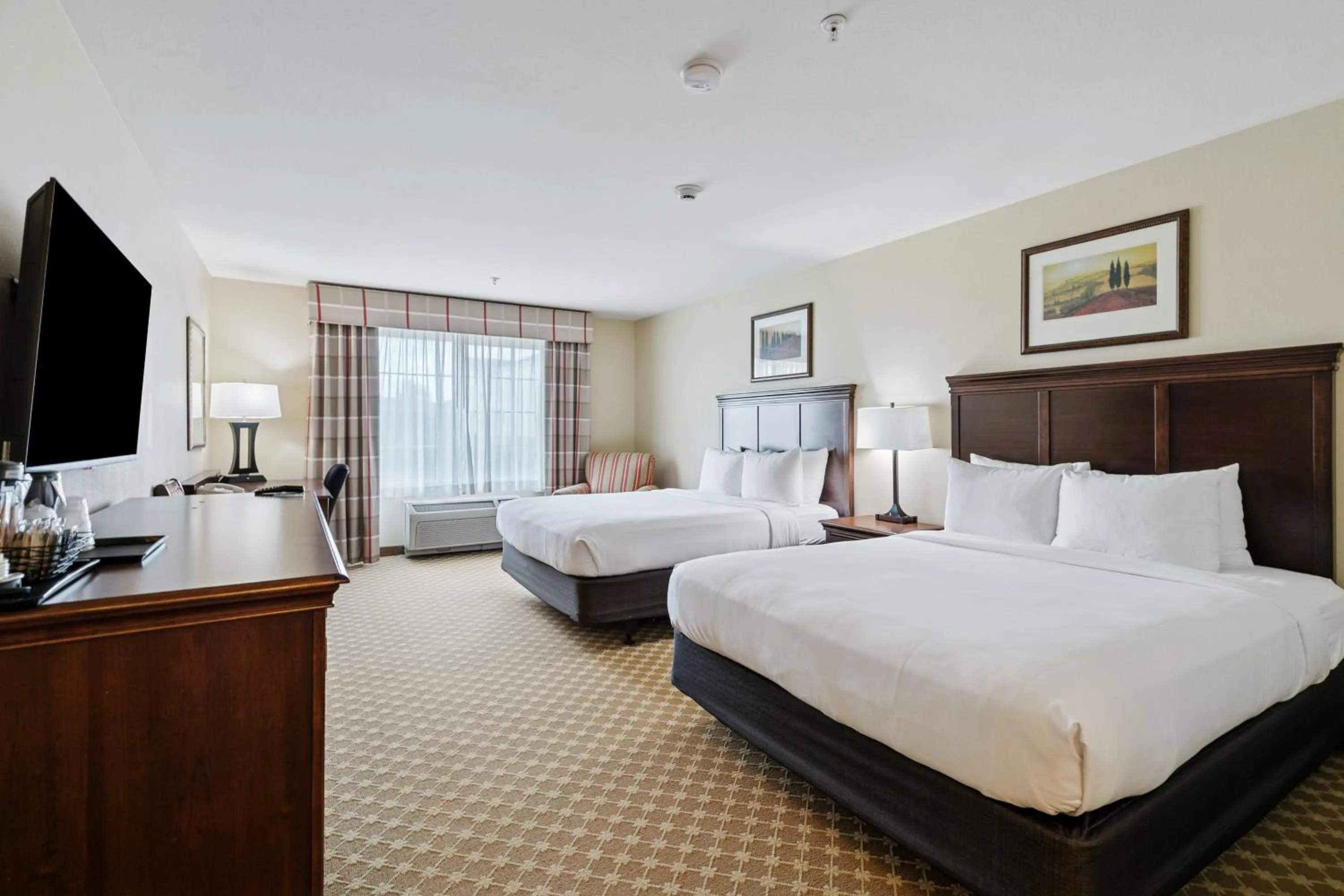 Bed in Country Inn & Suites by Radisson, Covington, LA