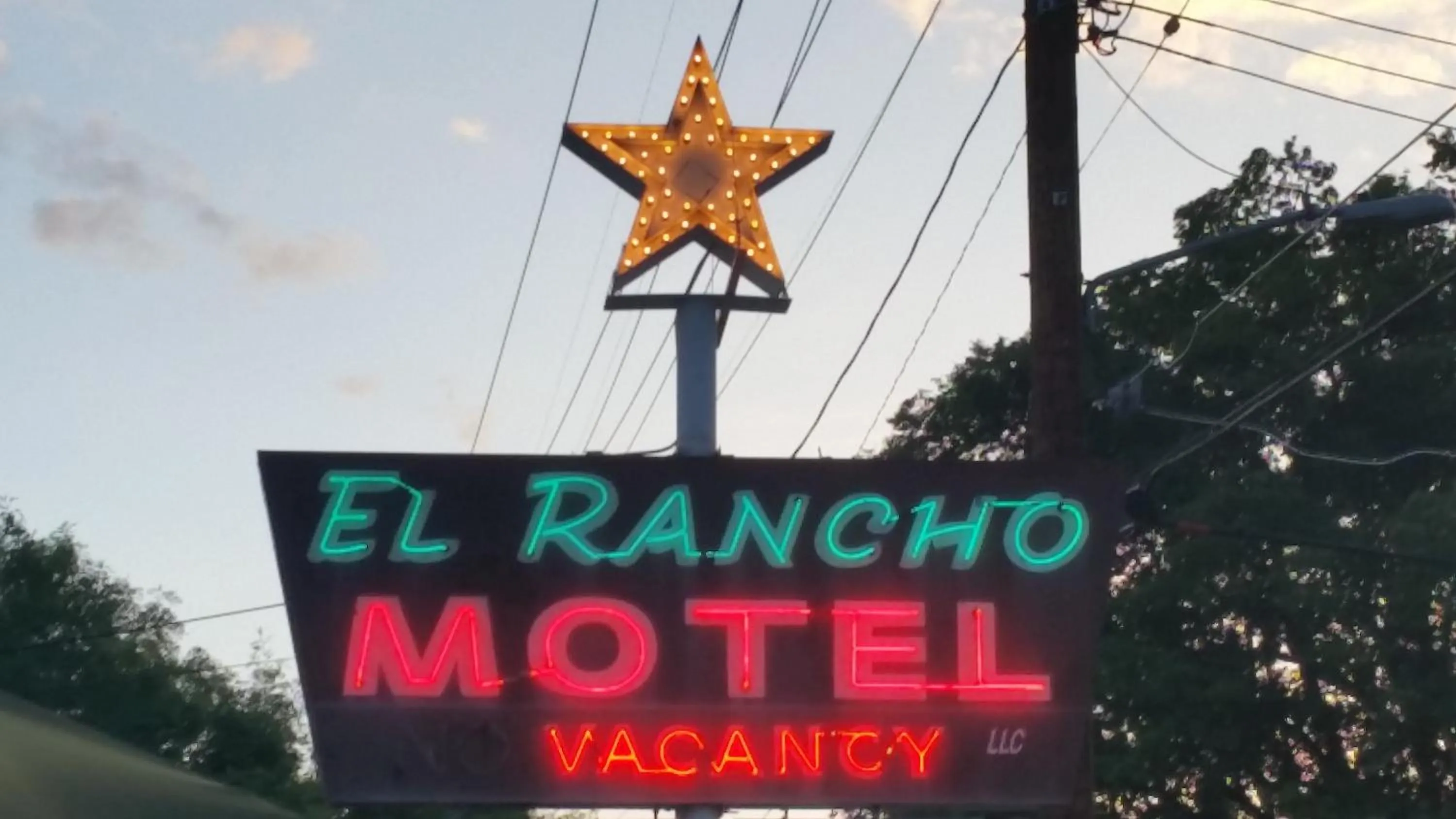 Day in El Rancho Motel