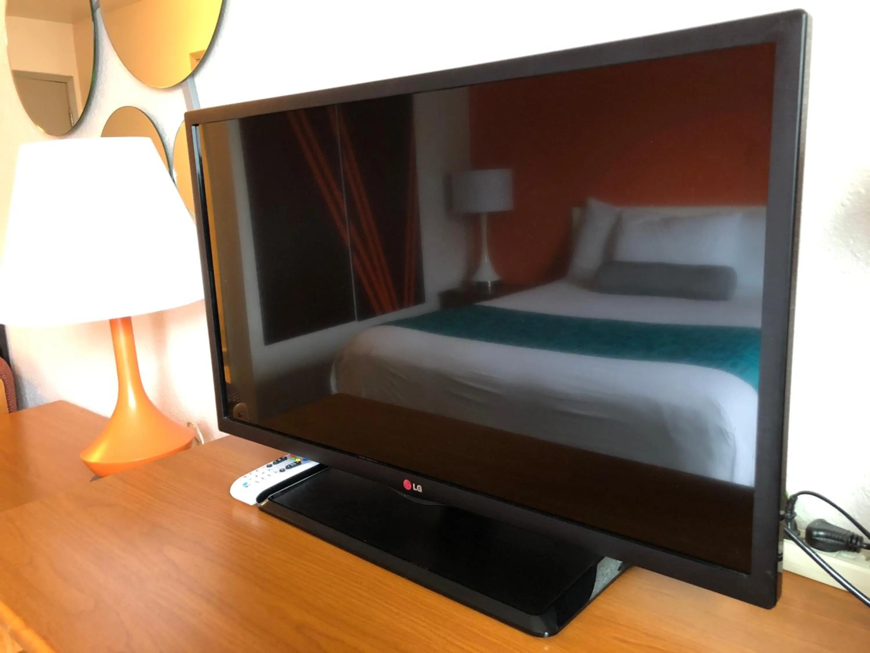 Bed in Howard Johnson by Wyndham Salem