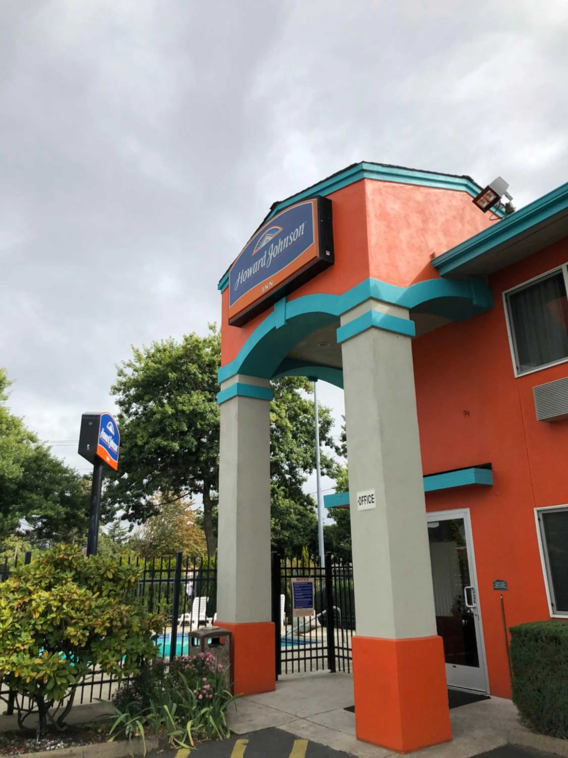 Property building in Howard Johnson by Wyndham Salem