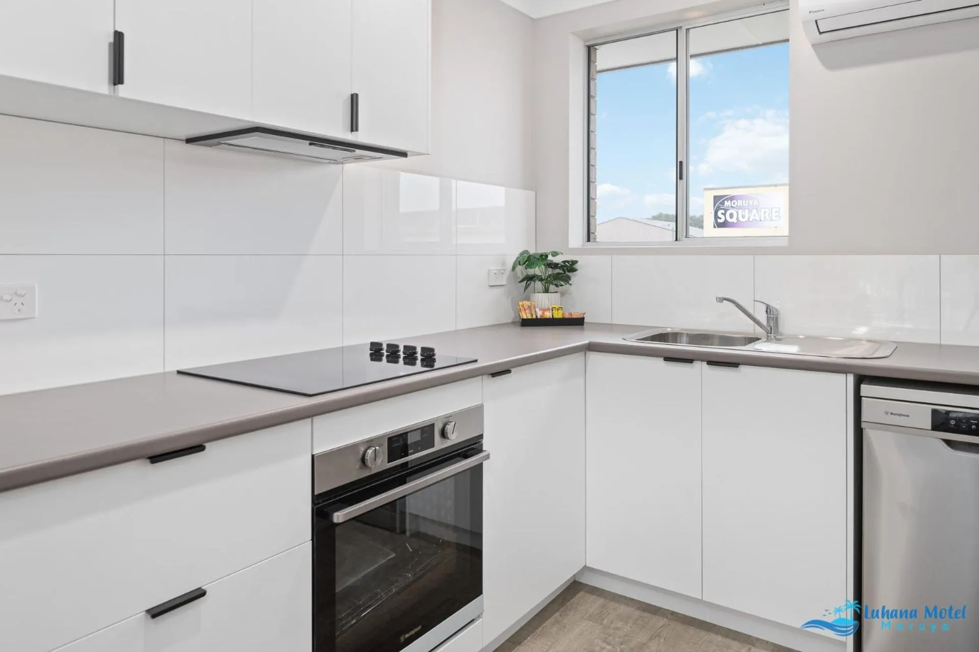 Kitchen or kitchenette in Hive Hotel, Moruya