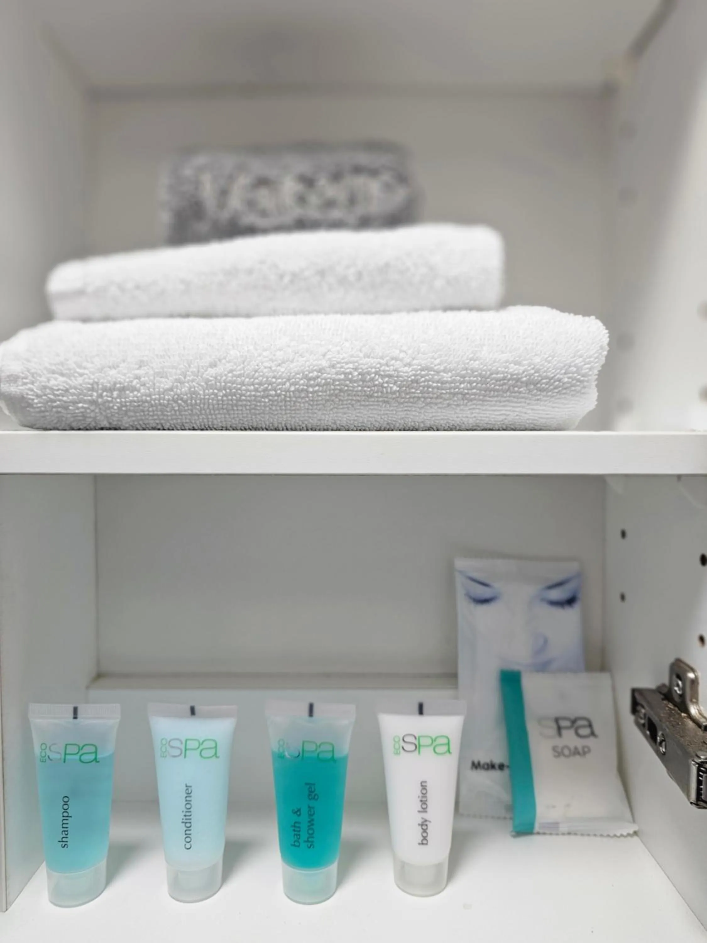 Bathroom in Hive Hotel, Moruya