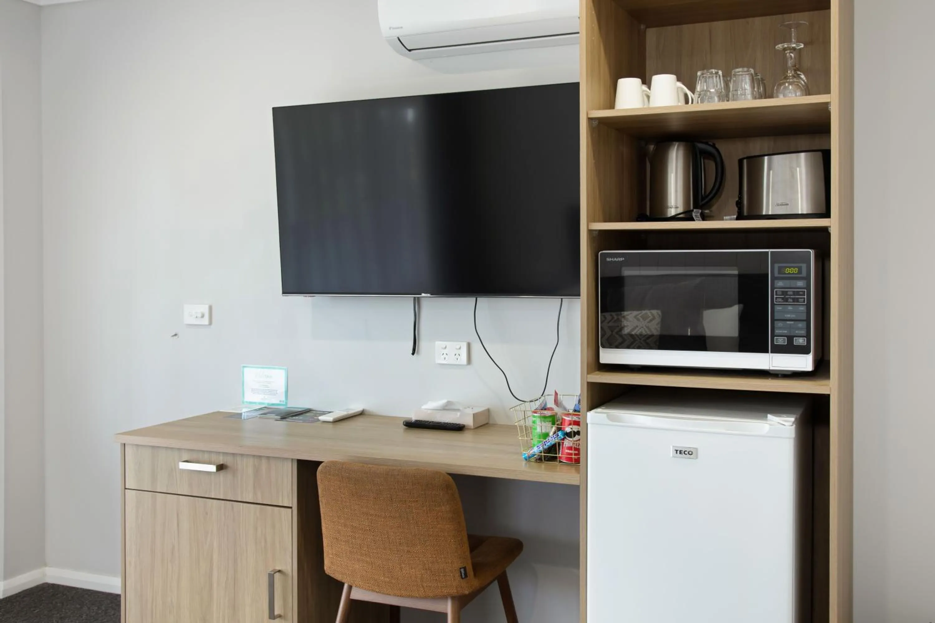 TV and multimedia in Hive Hotel, Moruya