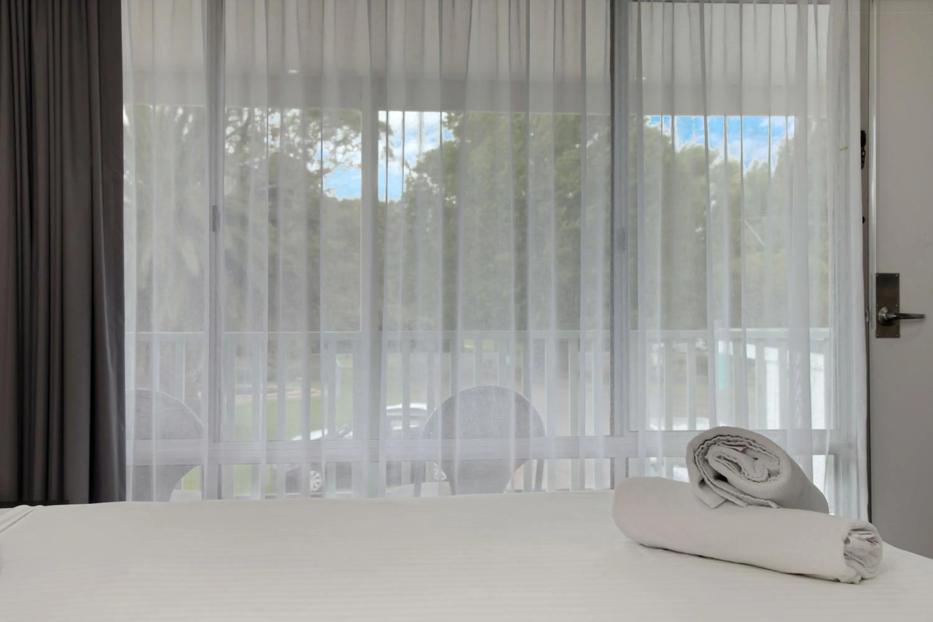 Photo of the whole room, Bed in Hive Hotel, Moruya