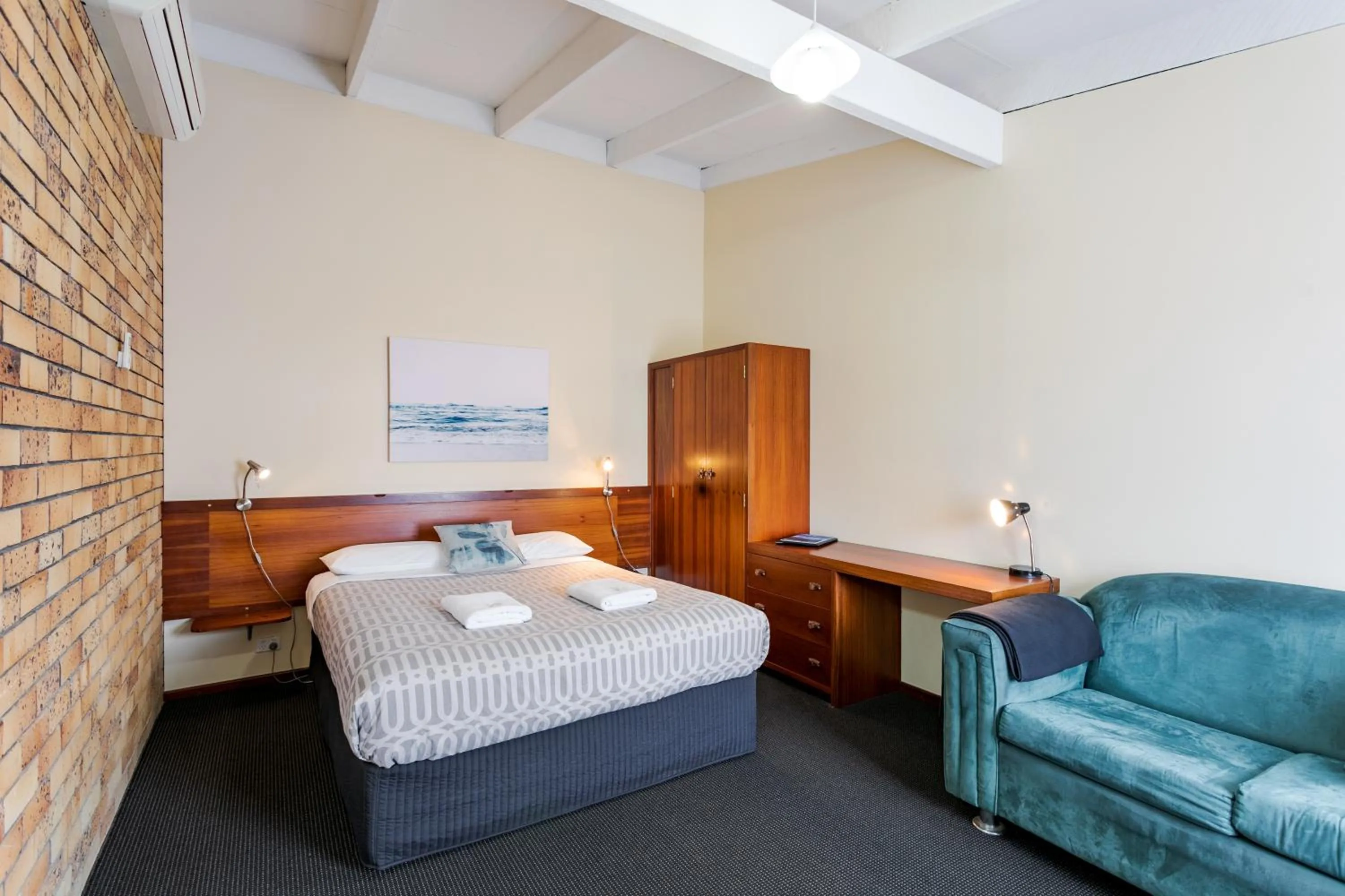 Bed in Albany Holiday Units