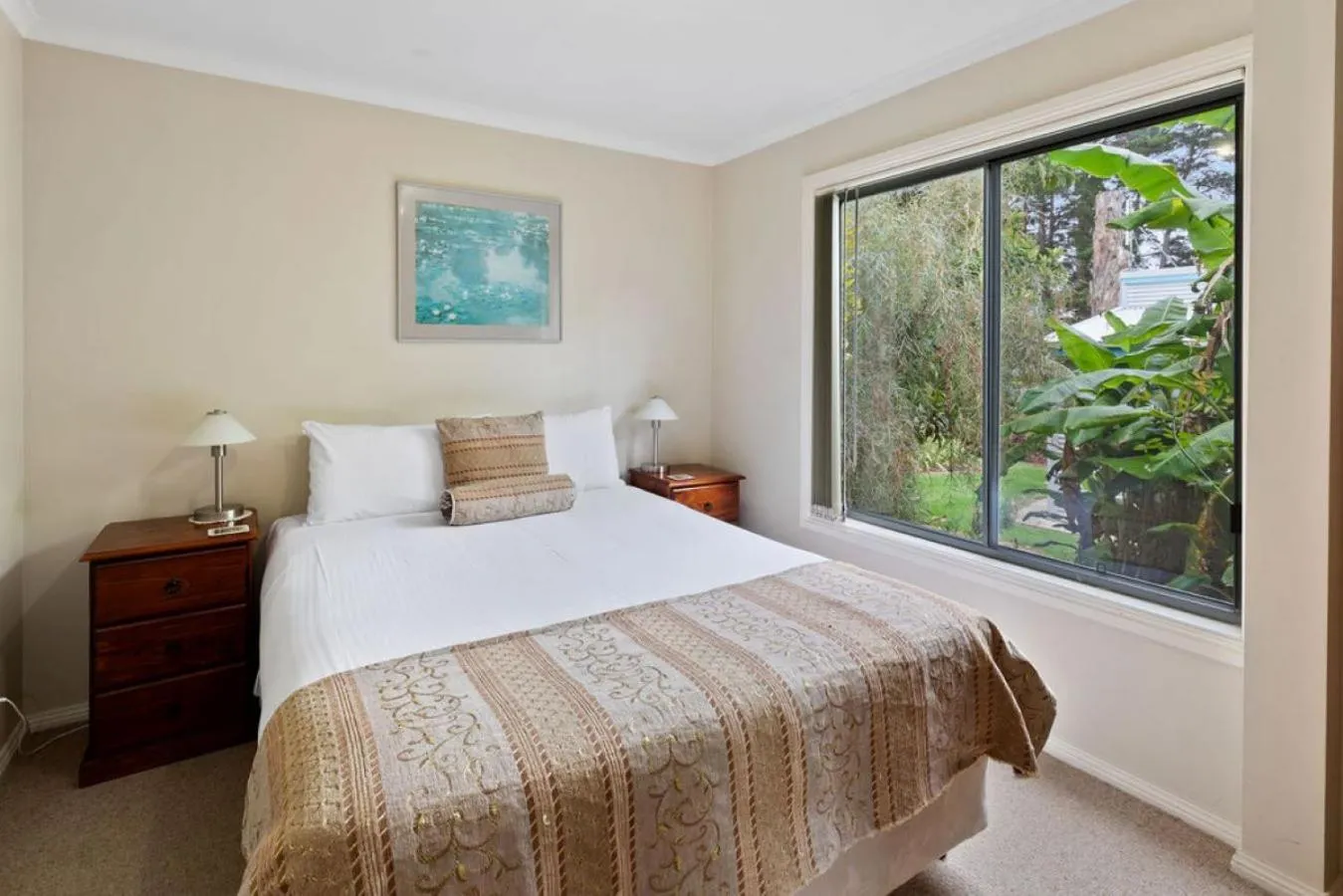 Bedroom, Bed in Clarendon Chalets