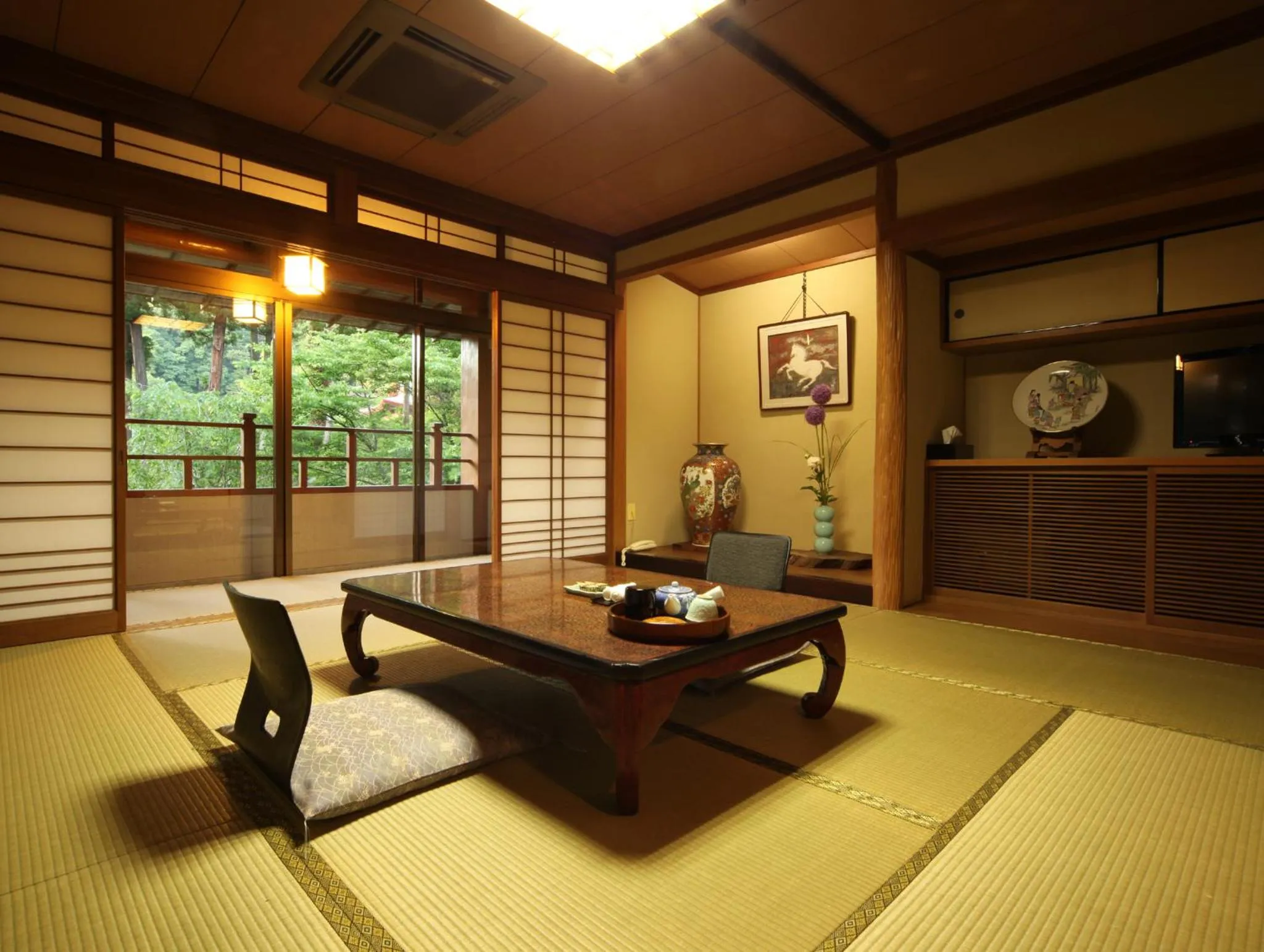 Photo of the whole room in Ryokan Koyokan
