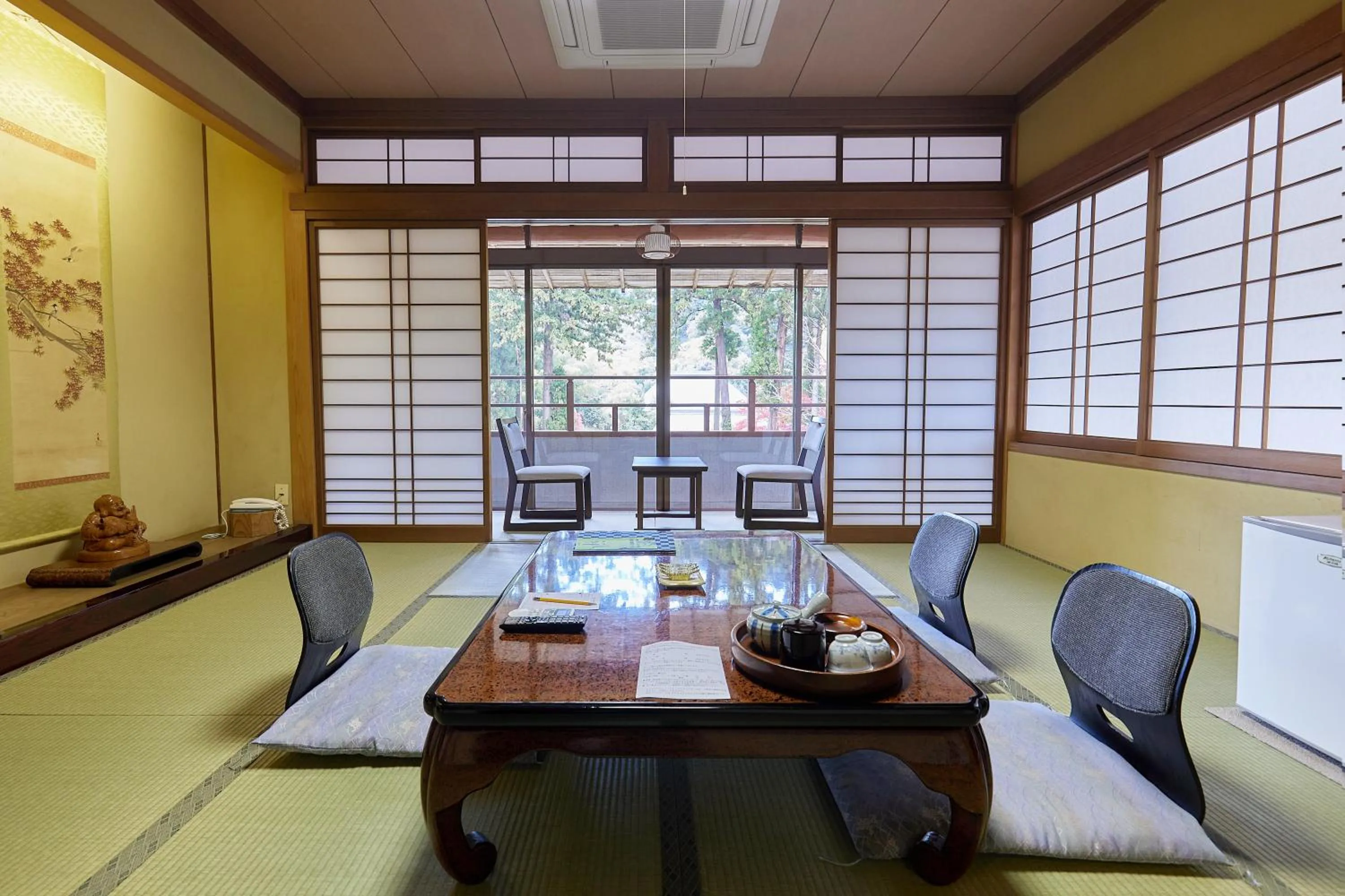 Photo of the whole room in Ryokan Koyokan