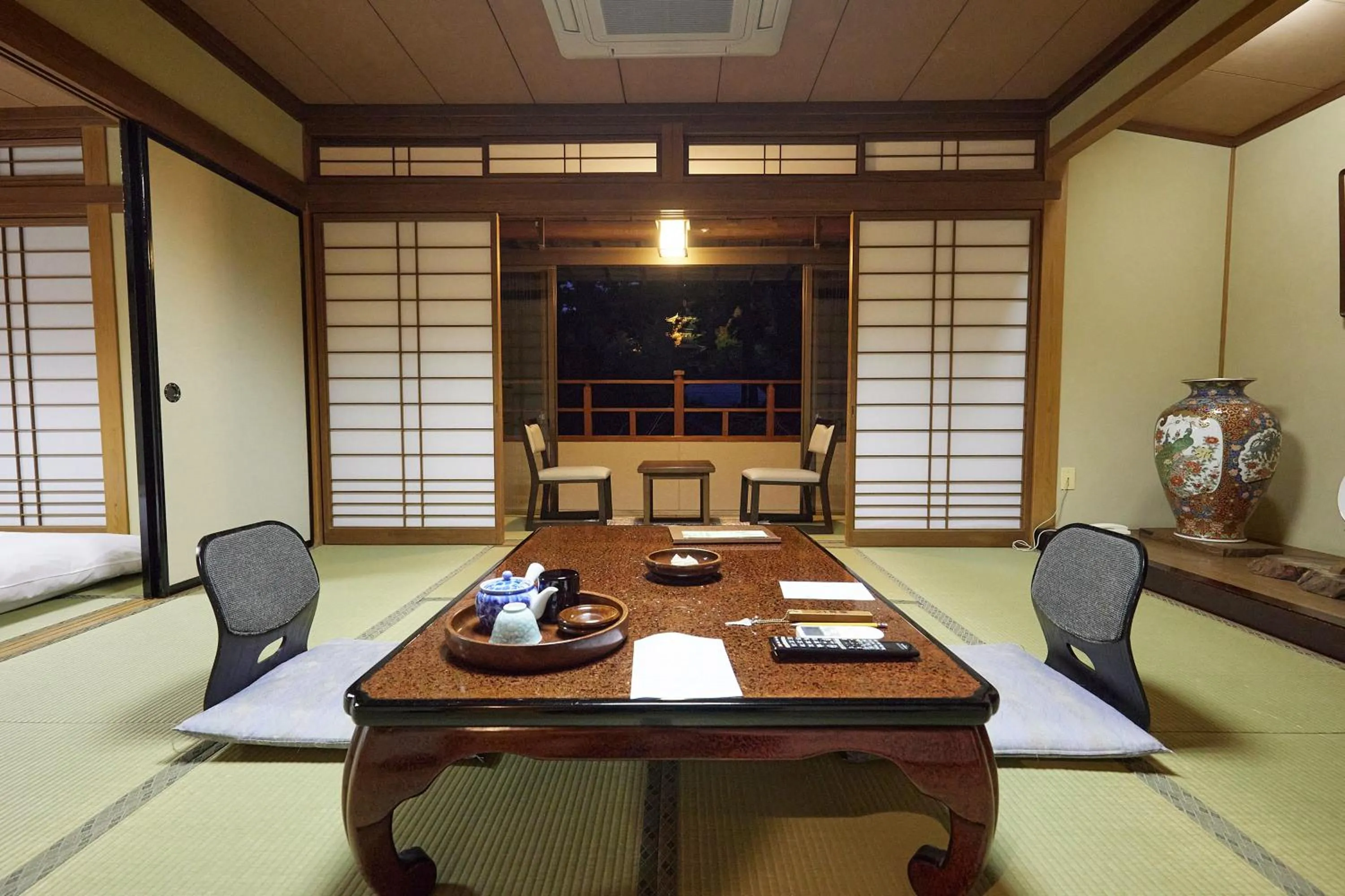 Photo of the whole room in Ryokan Koyokan