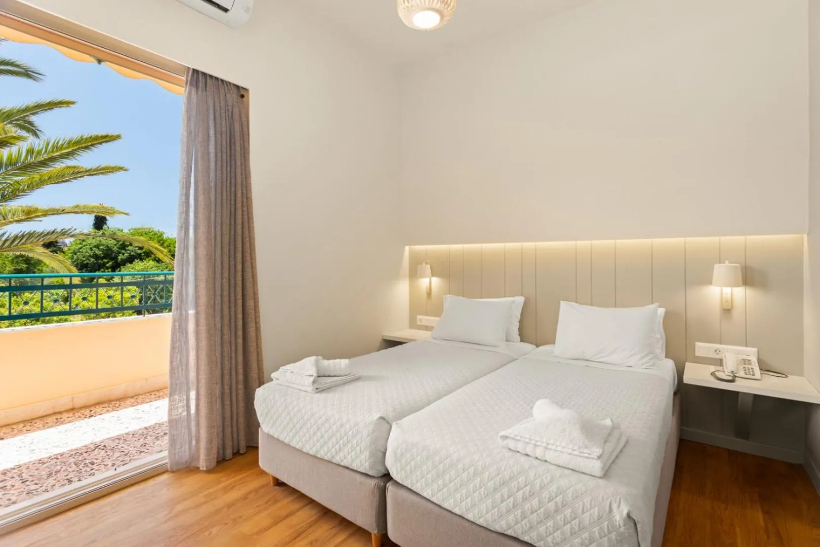 Photo of the whole room, Bed in Lefktron Hotel