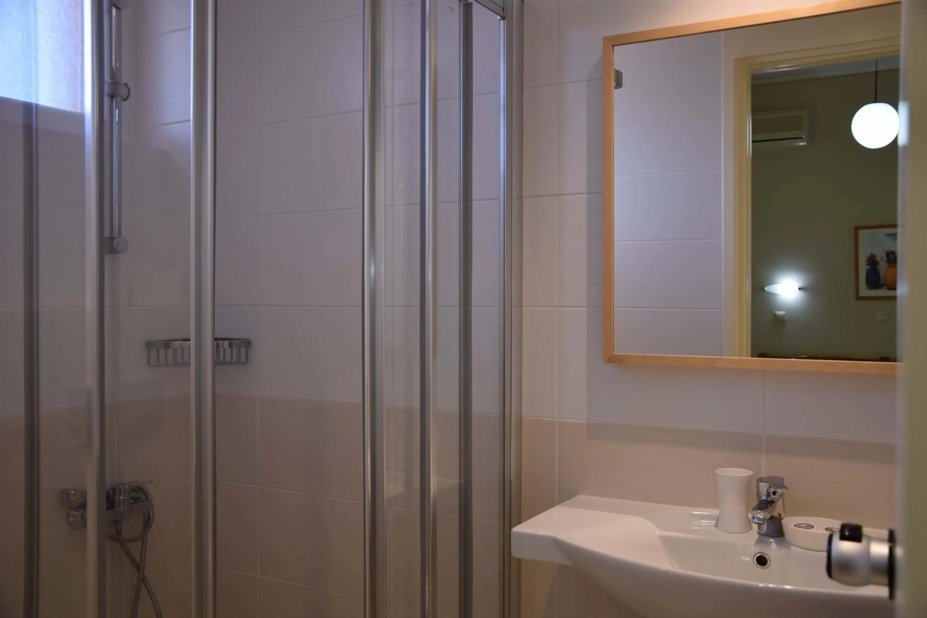 Shower in Lefktron Hotel