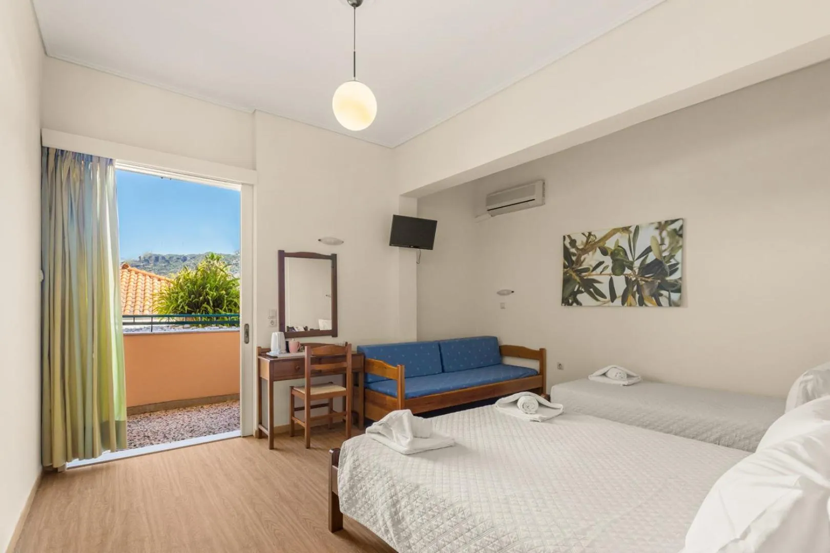 Photo of the whole room, Bed in Lefktron Hotel