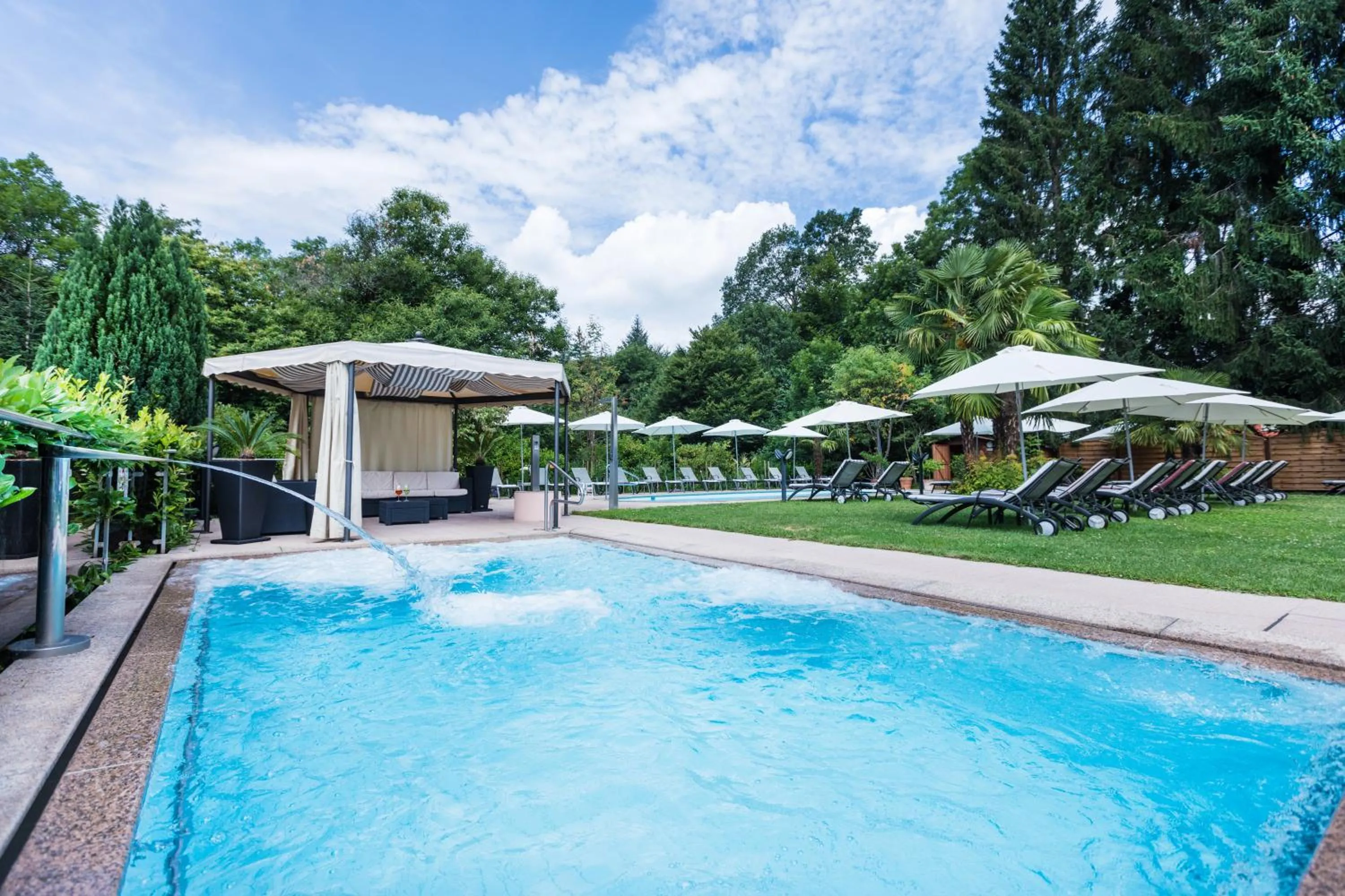 Swimming pool in Hotel & Spa Cacciatori