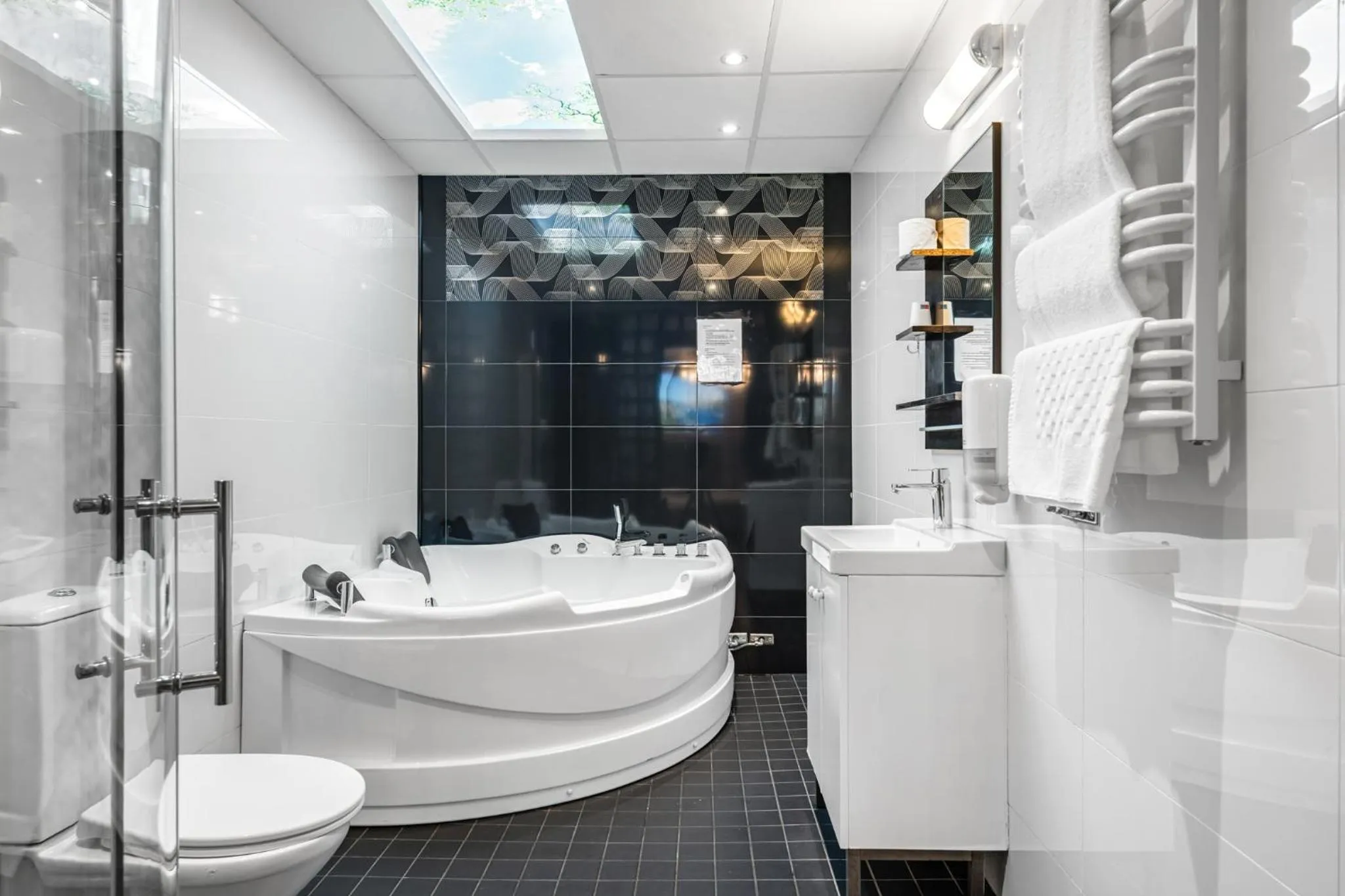 Shower in Stockholm Inn Hotel