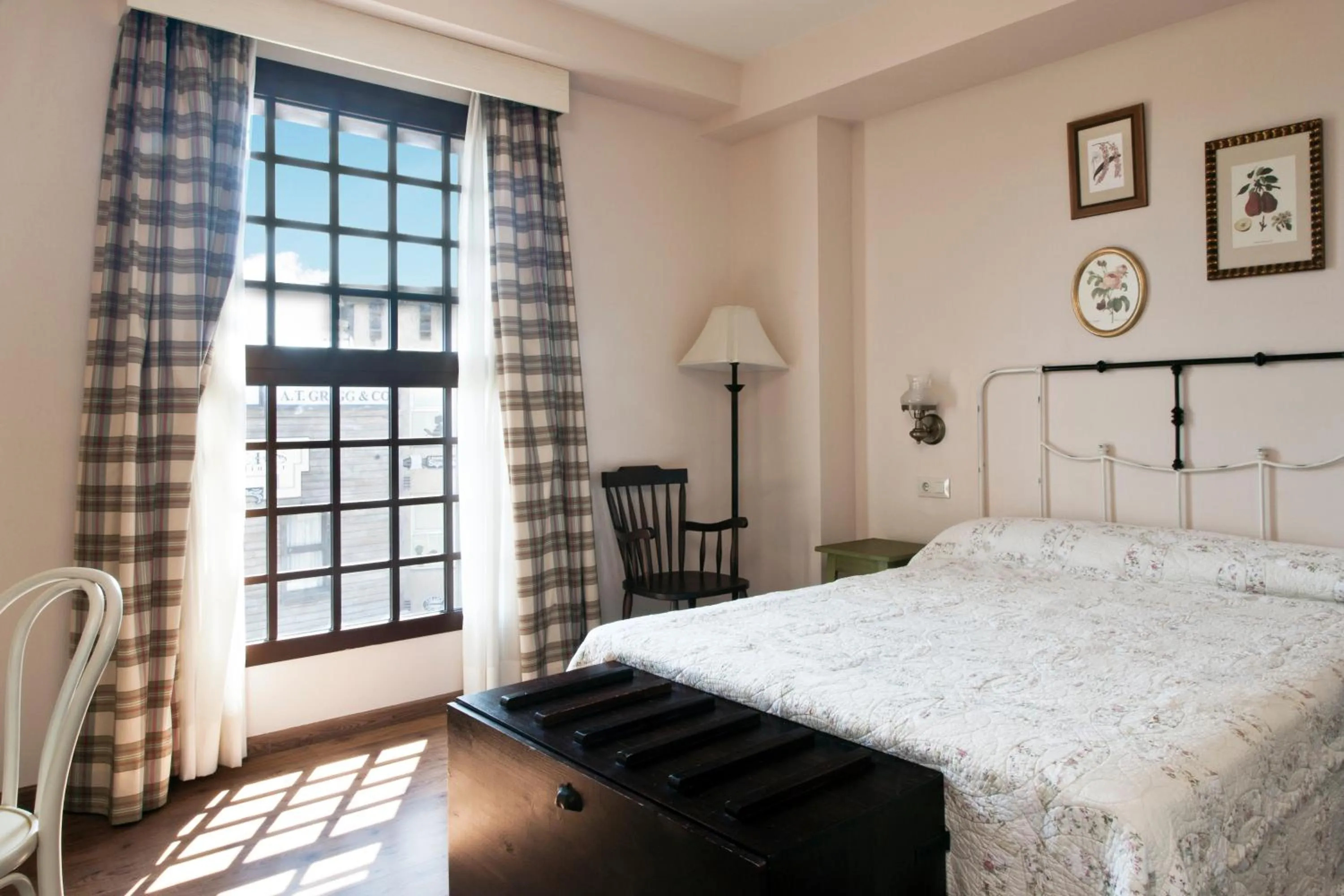 Bed in PortAventura Hotel Roulette - Includes unlimited access to PortAventura Park & 1 access to Ferrari Land