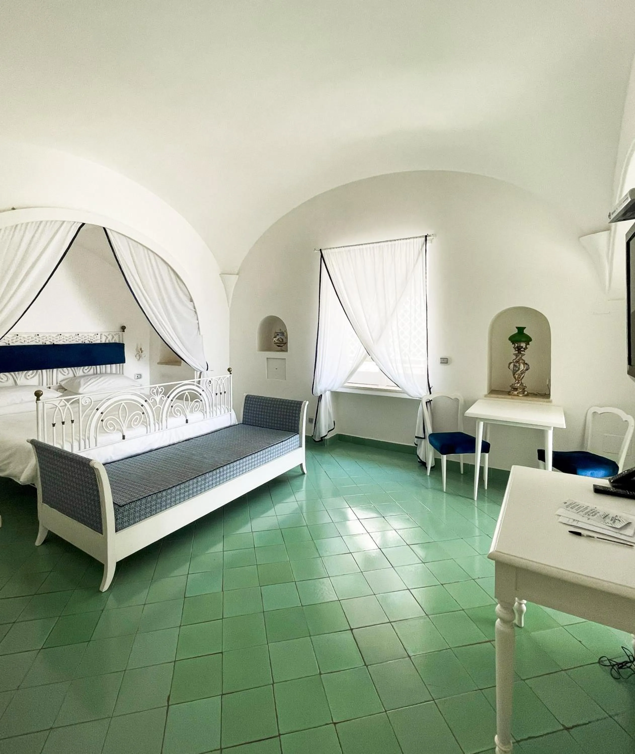 Bedroom, Bed in Villa Calypso