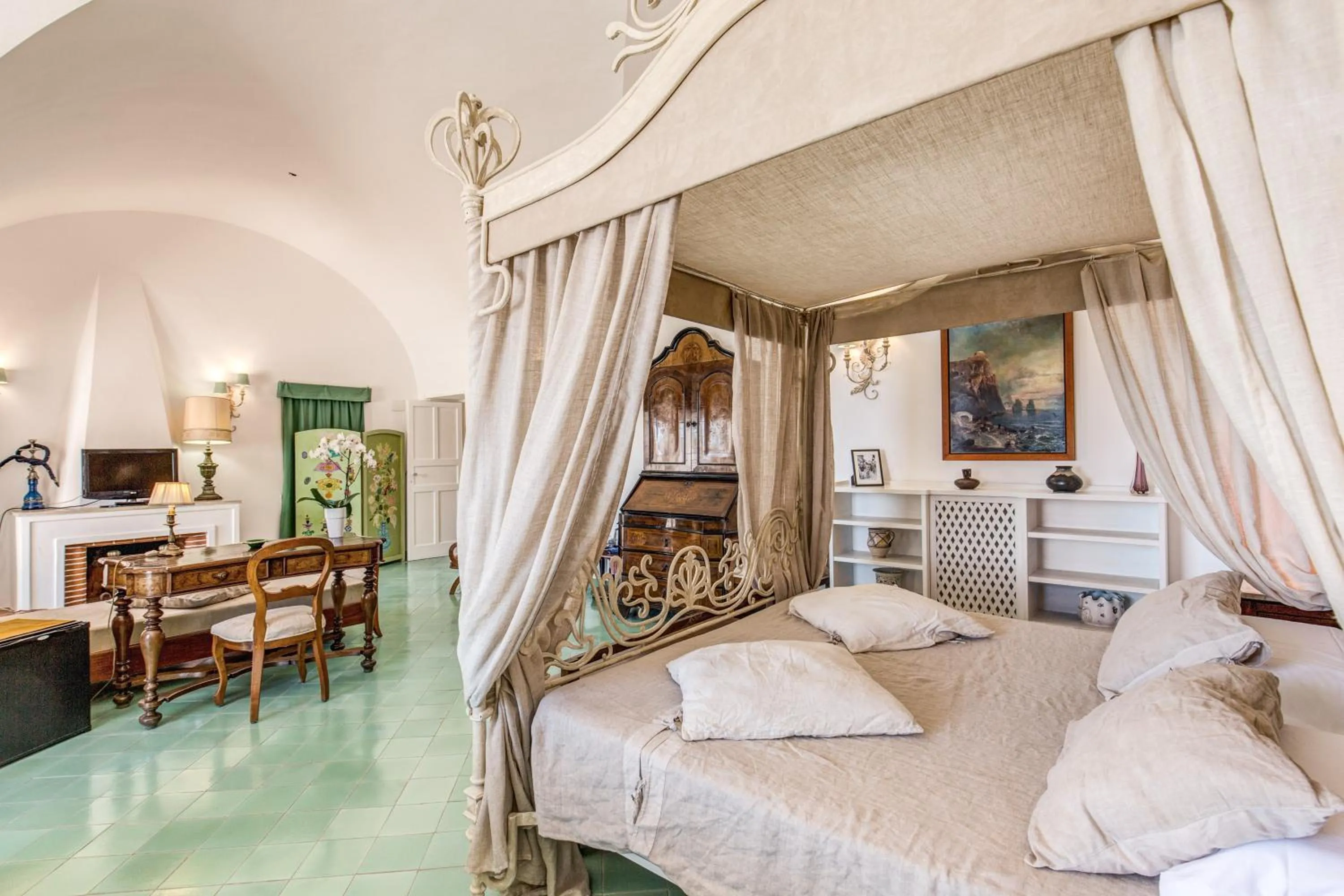 Bed in Villa Calypso
