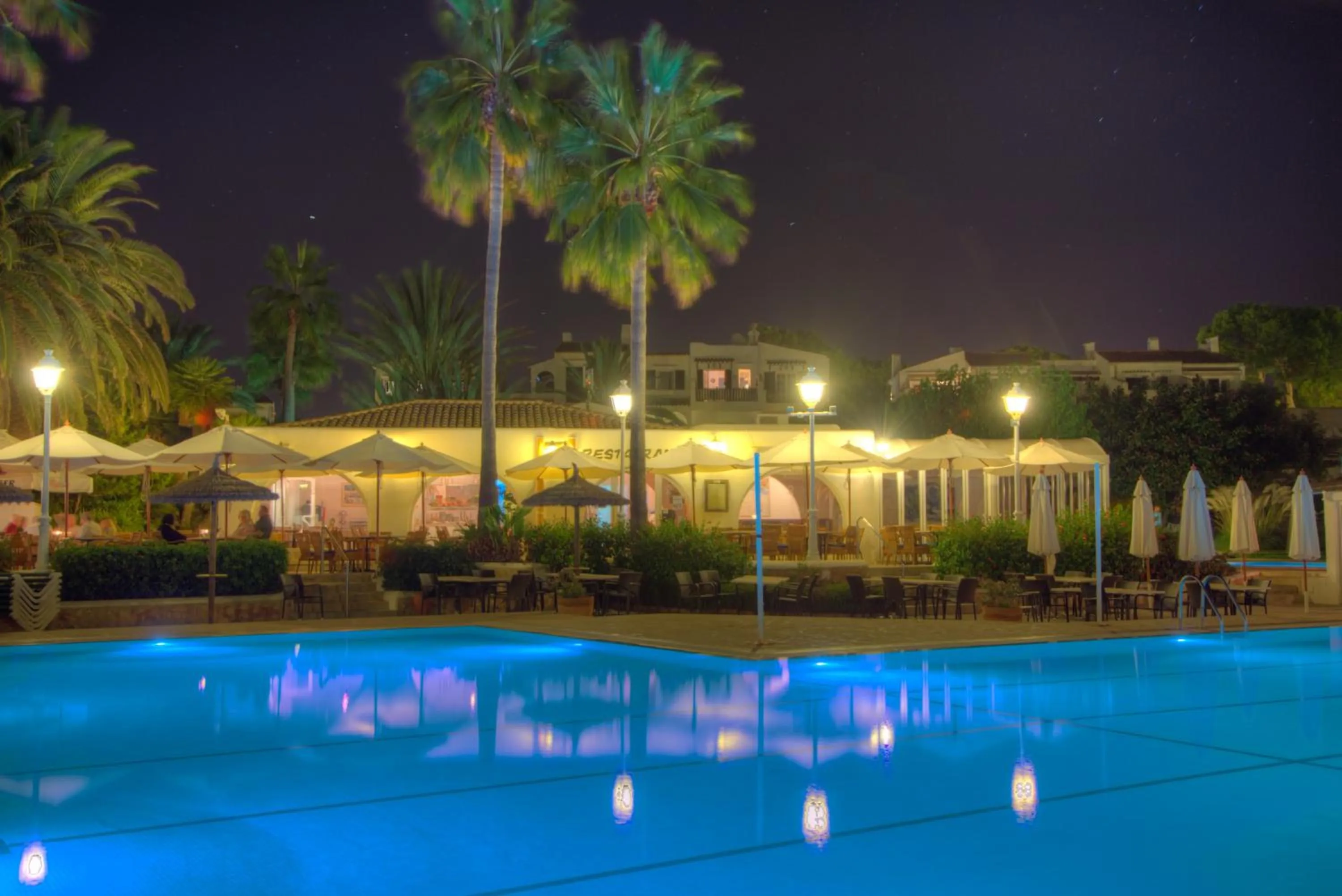 Restaurant/places to eat in Apartamentos Parque Mar