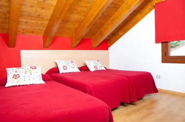 Photo of the whole room, Bed in Apartahotel Castejón de Sos