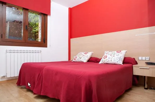 Photo of the whole room, Bed in Apartahotel Castejón de Sos