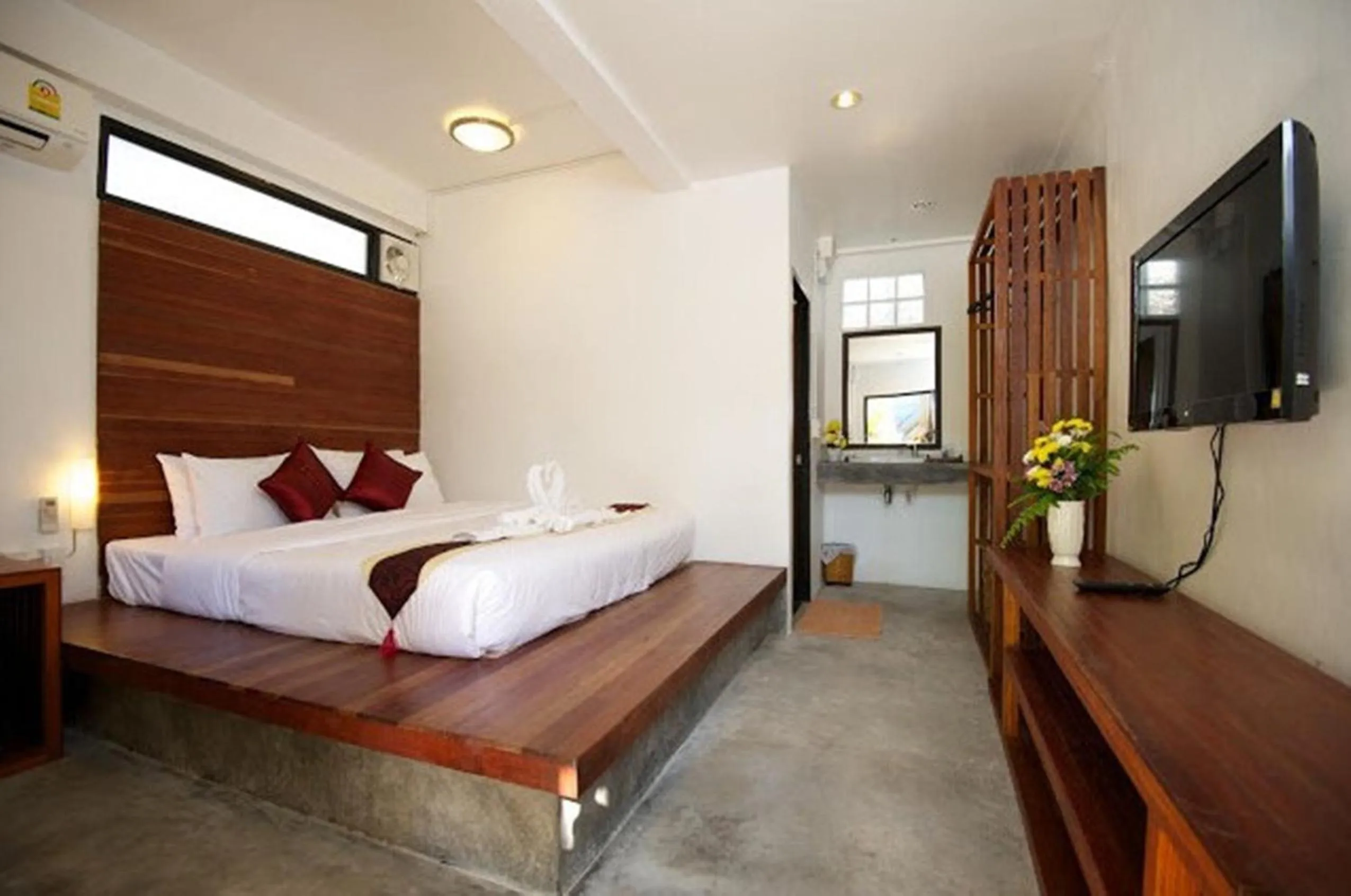 Photo of the whole room, Bed in Fisherman Koh Tao