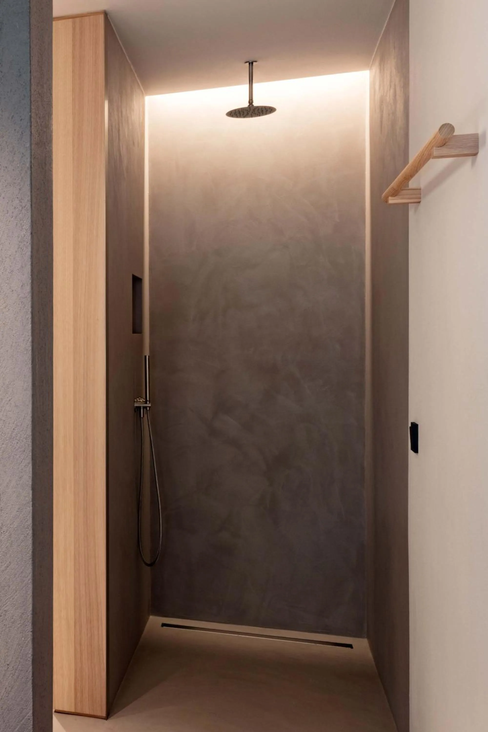 Shower in Schgaguler Hotel