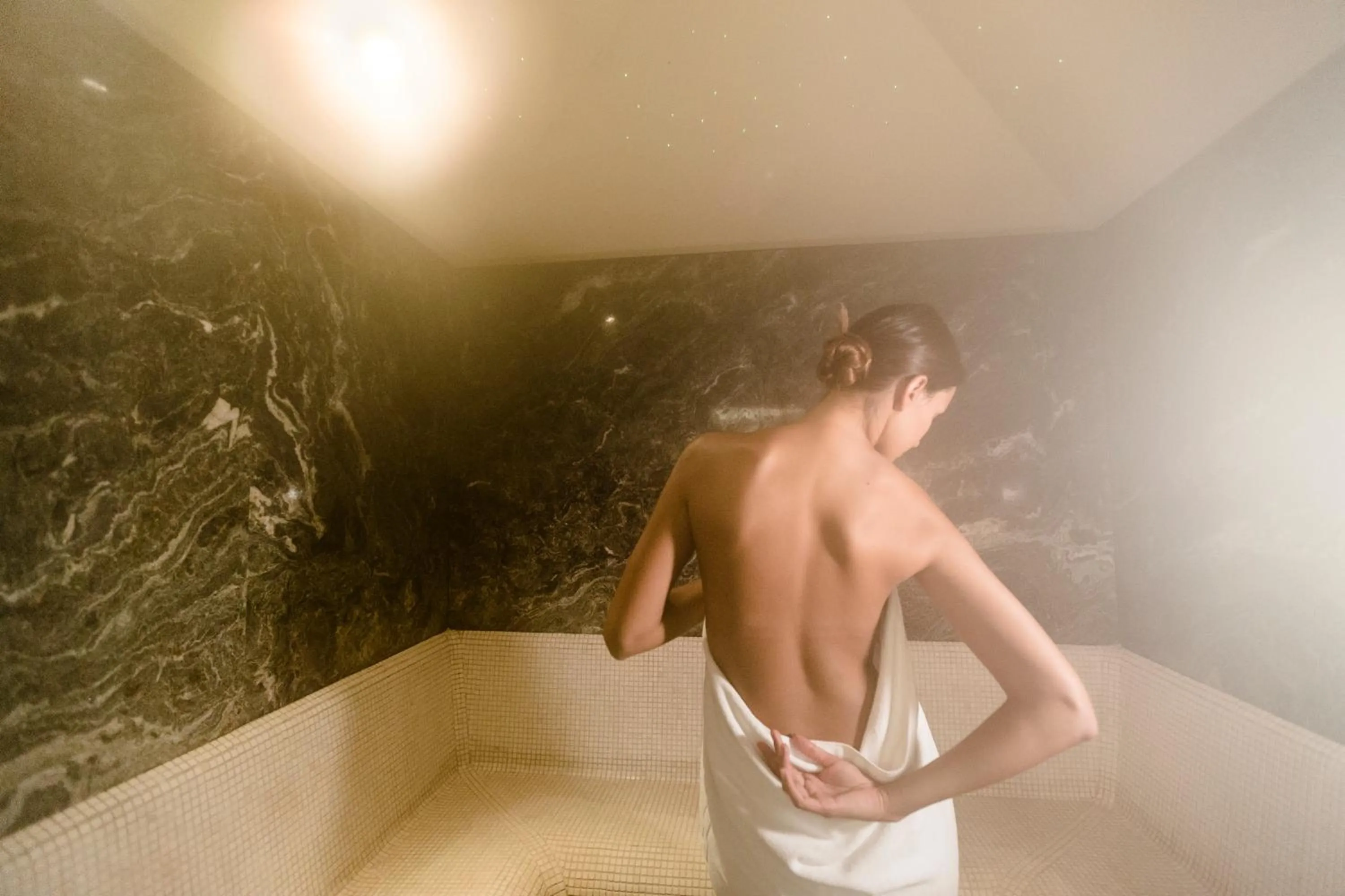 Steam room in Schgaguler Hotel